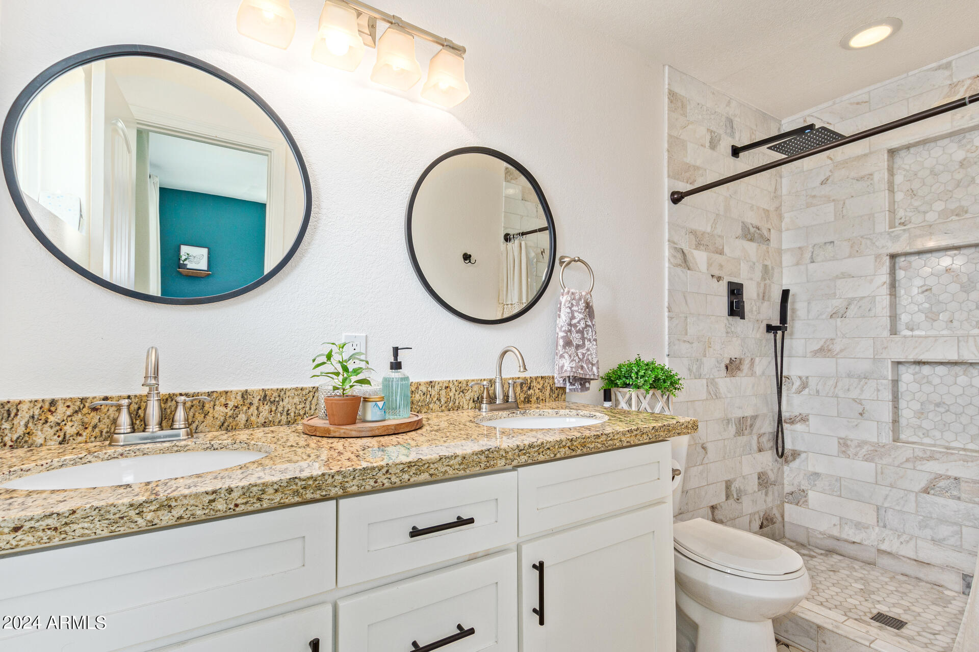 2007 W MONTEBELLO Avenue