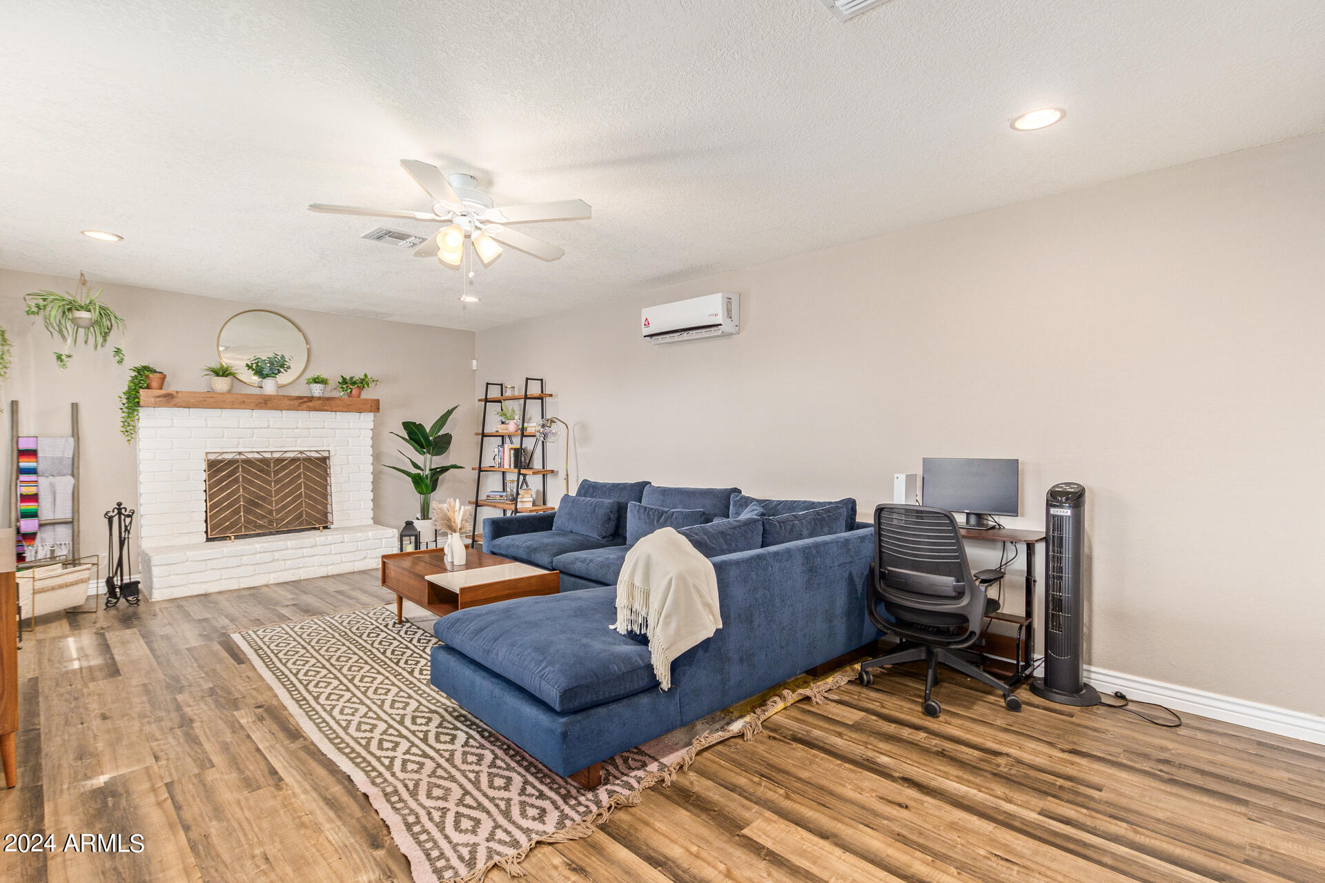 2007 W MONTEBELLO Avenue