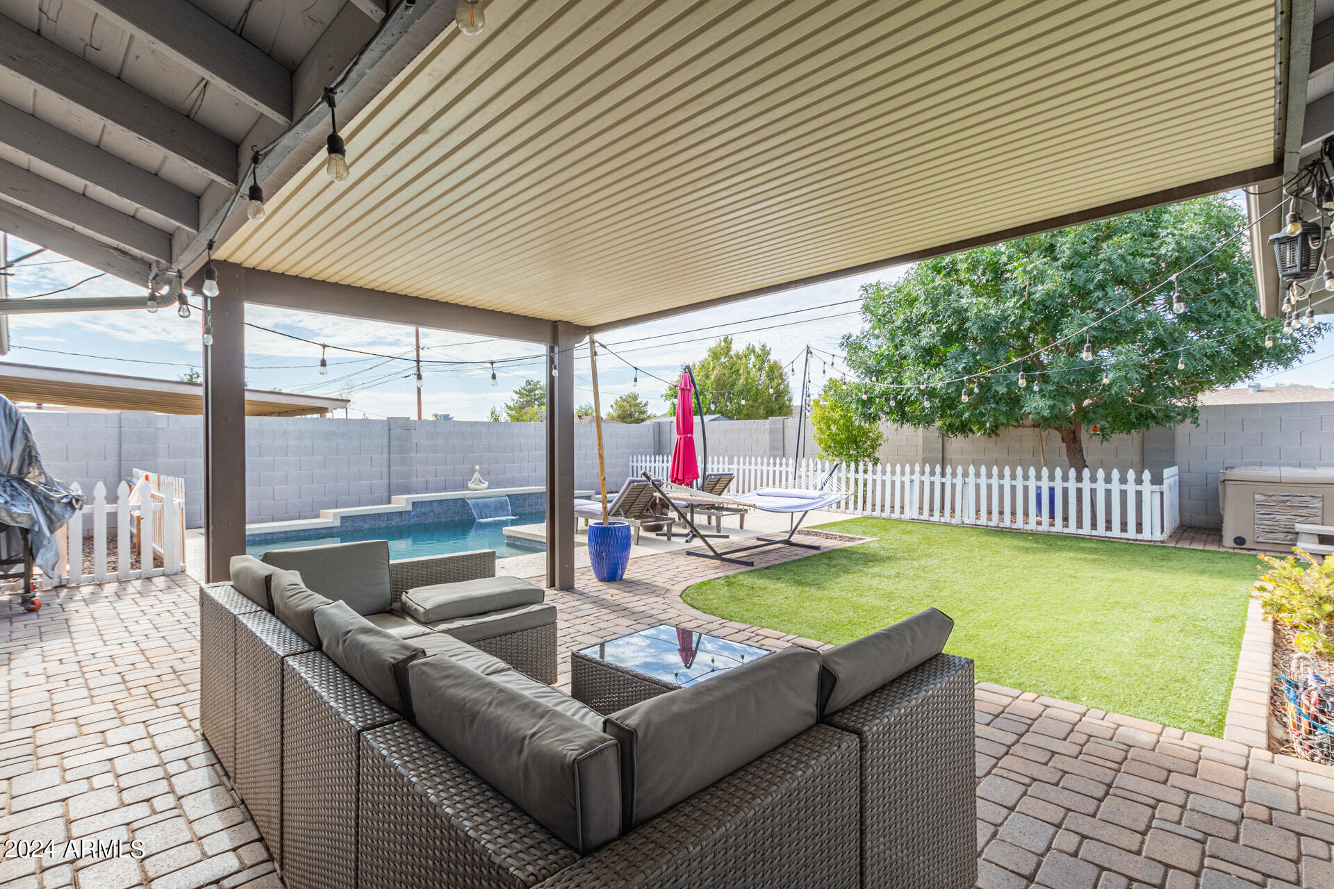 2007 W MONTEBELLO Avenue