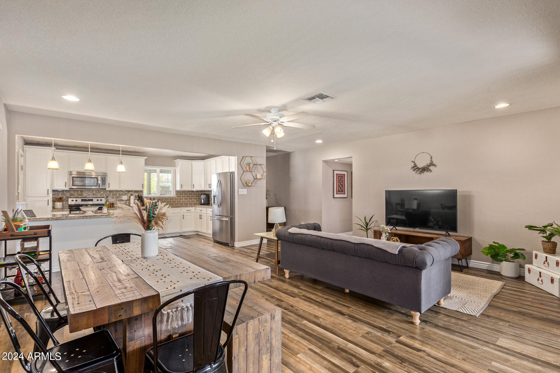 2007 W MONTEBELLO Avenue