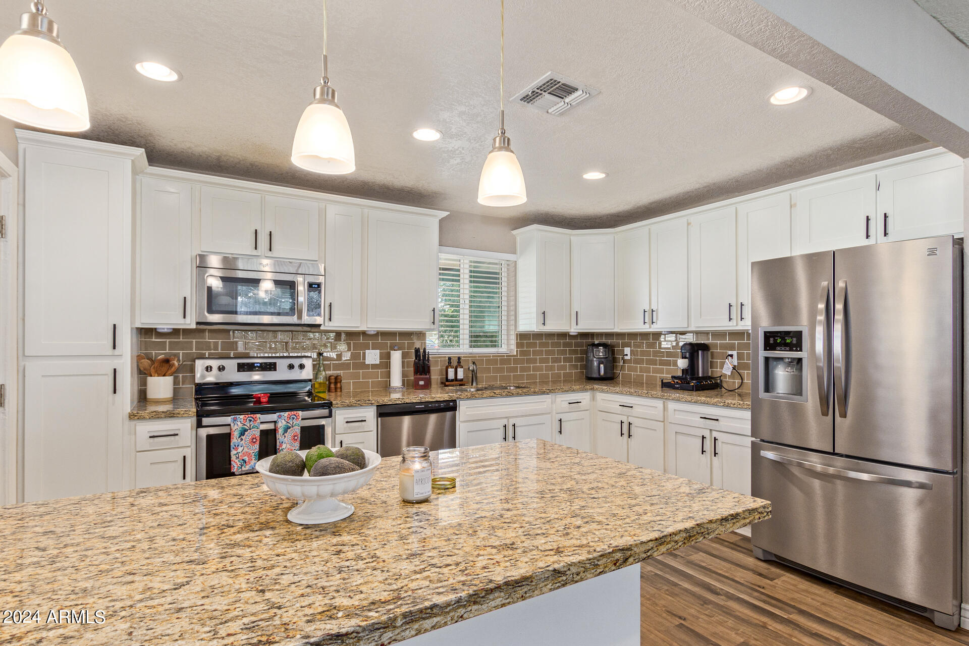 2007 W MONTEBELLO Avenue