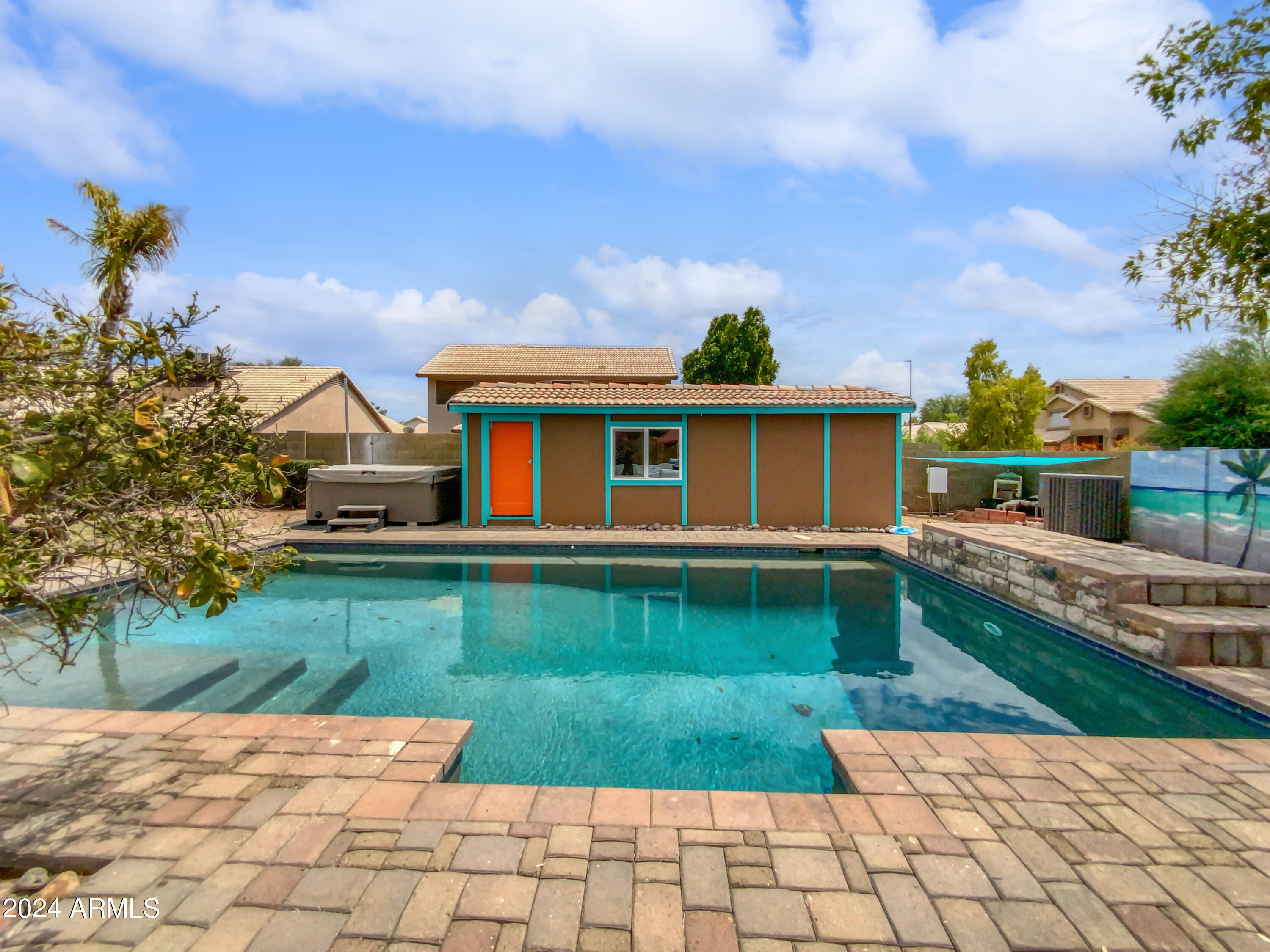 4025 E SAN ANGELO Avenue