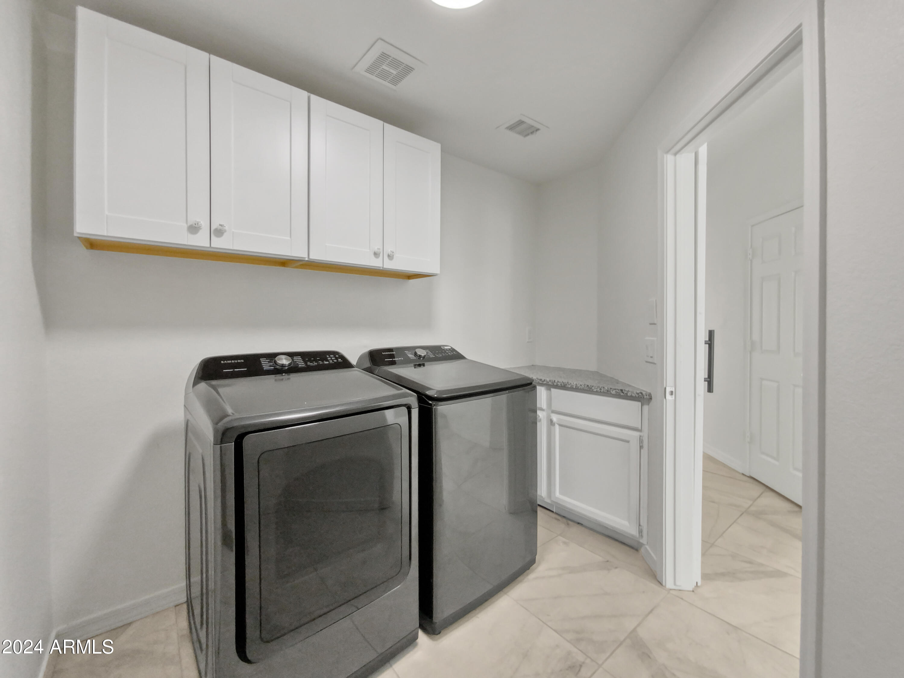 4025 E SAN ANGELO Avenue