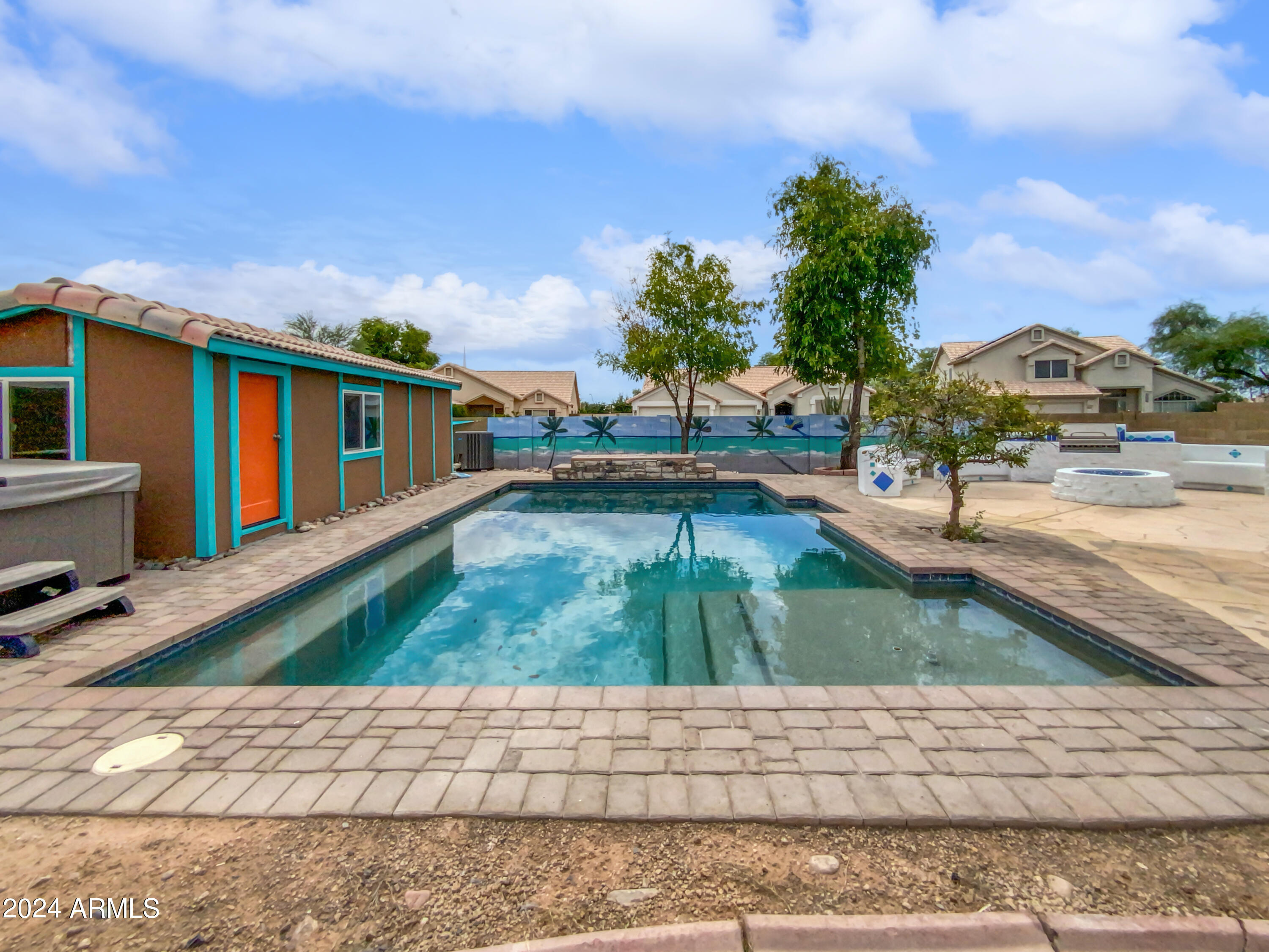 4025 E SAN ANGELO Avenue