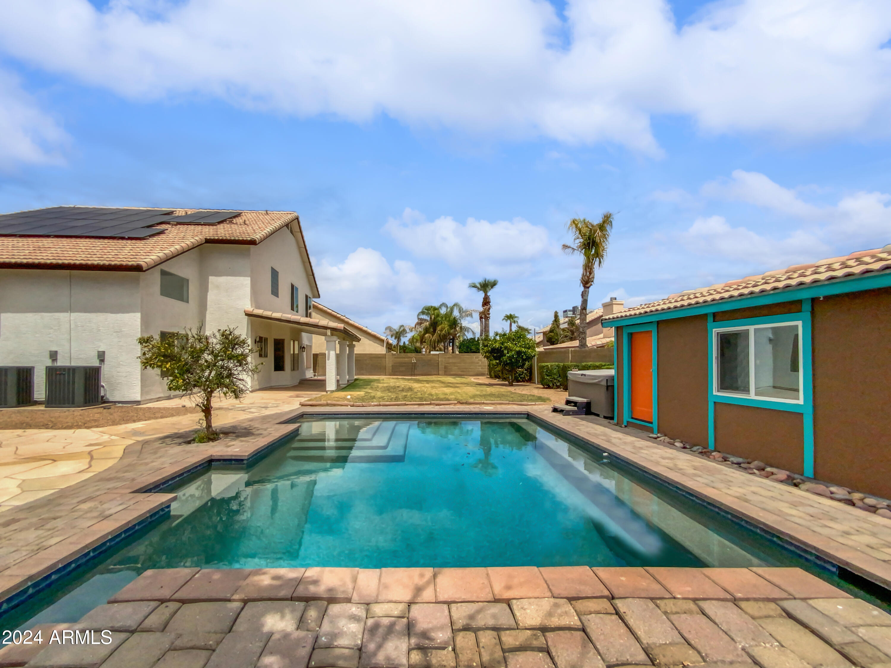 4025 E SAN ANGELO Avenue