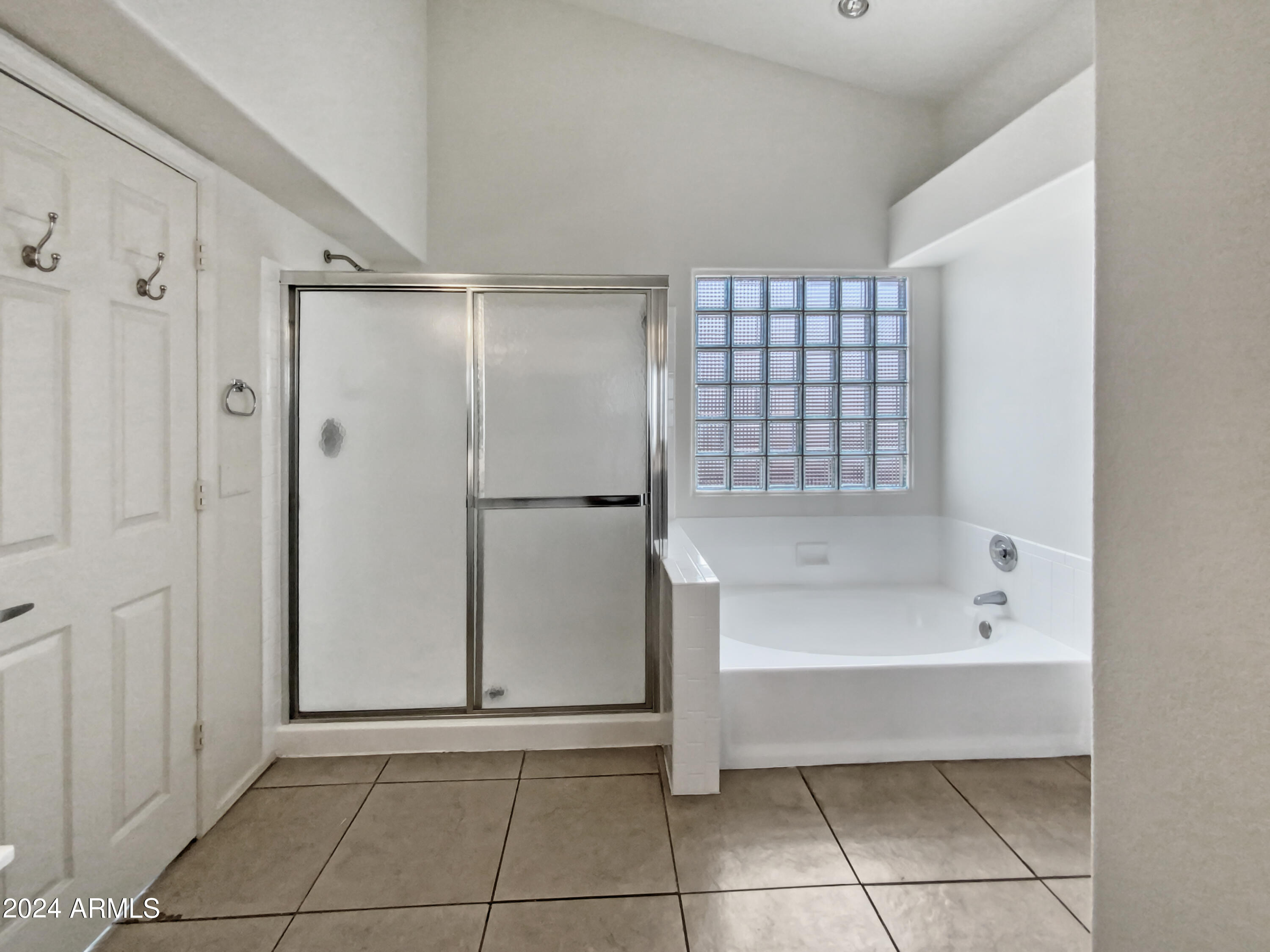 4025 E SAN ANGELO Avenue