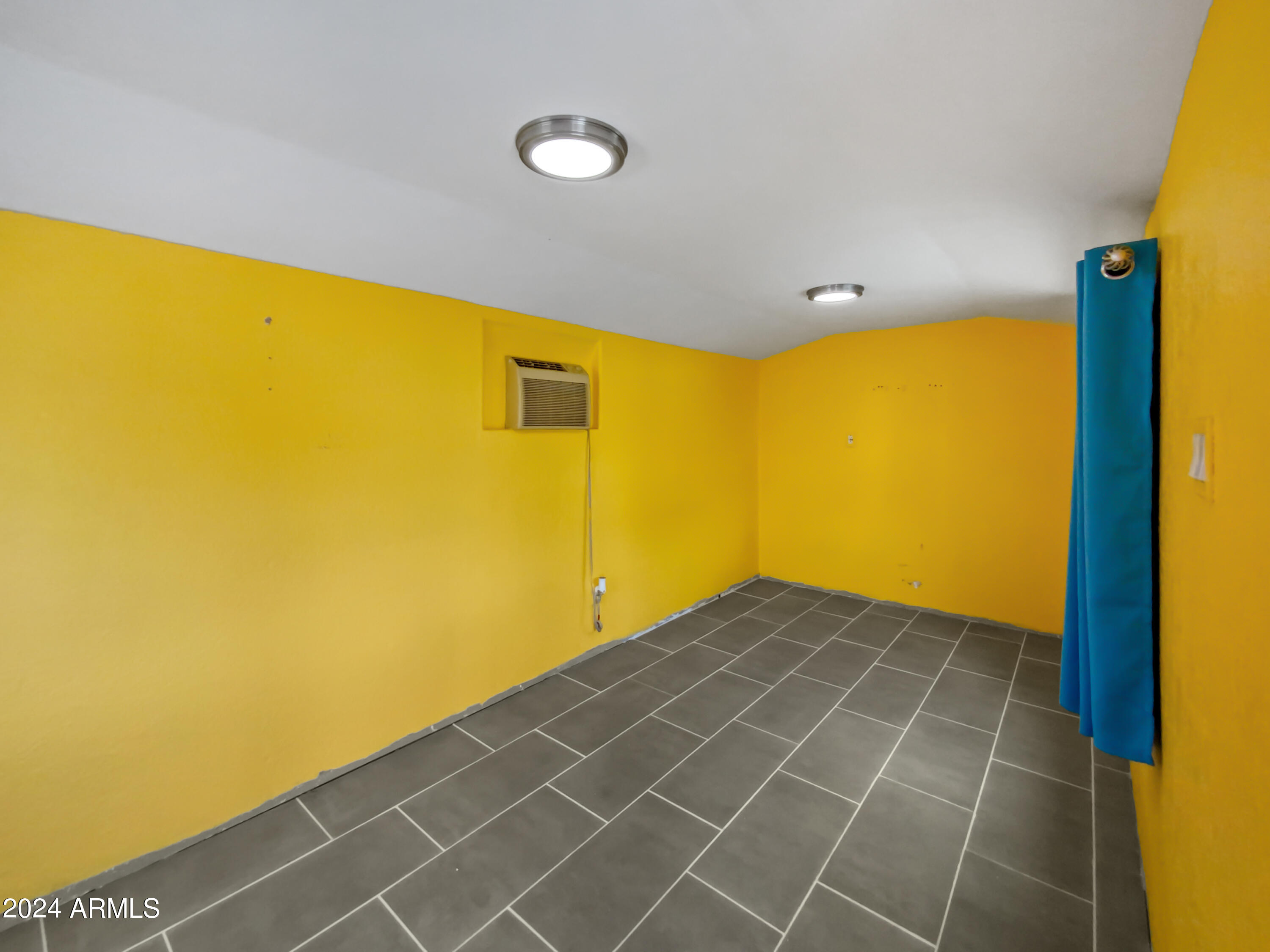 4025 E SAN ANGELO Avenue