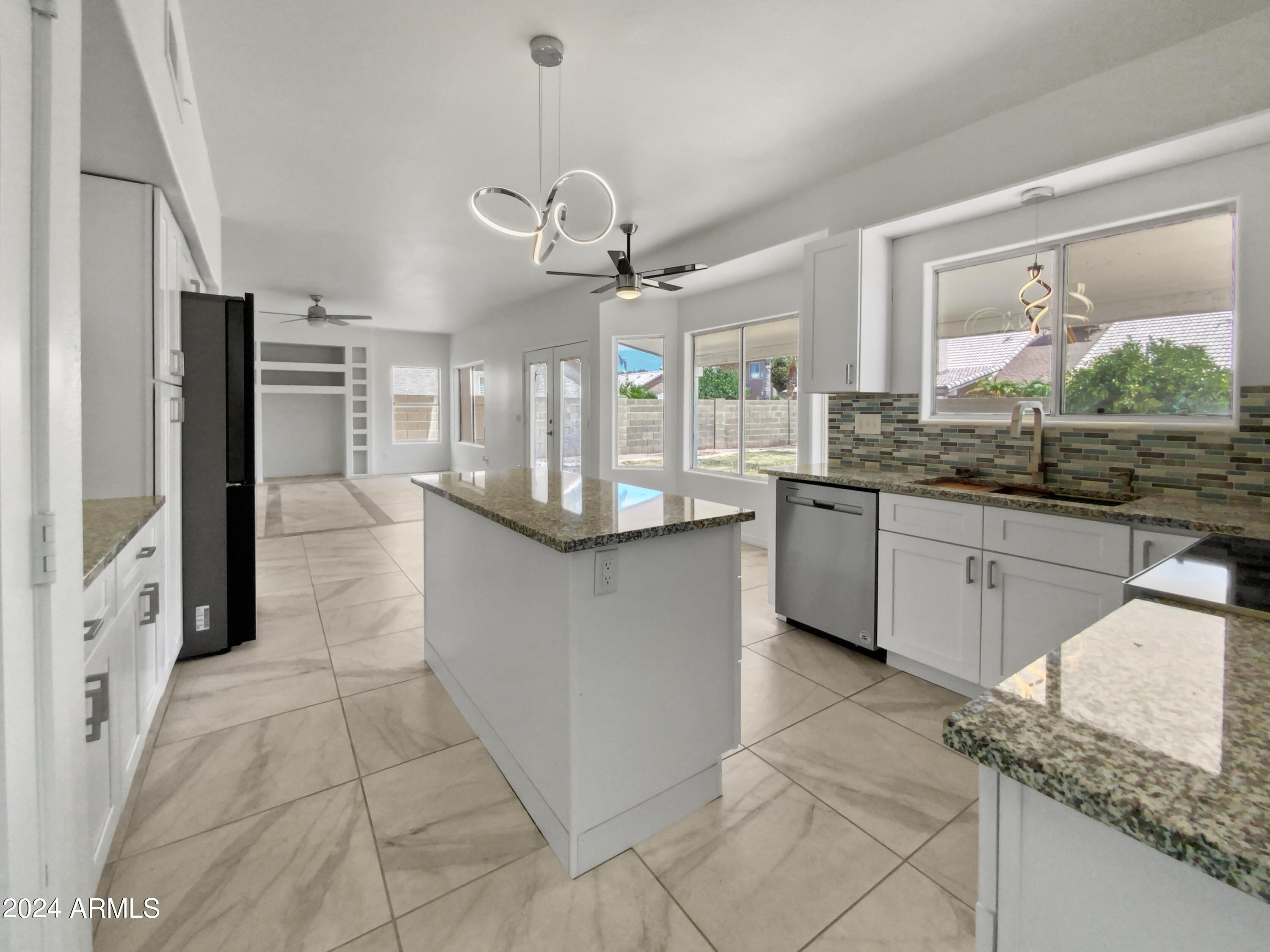 4025 E SAN ANGELO Avenue