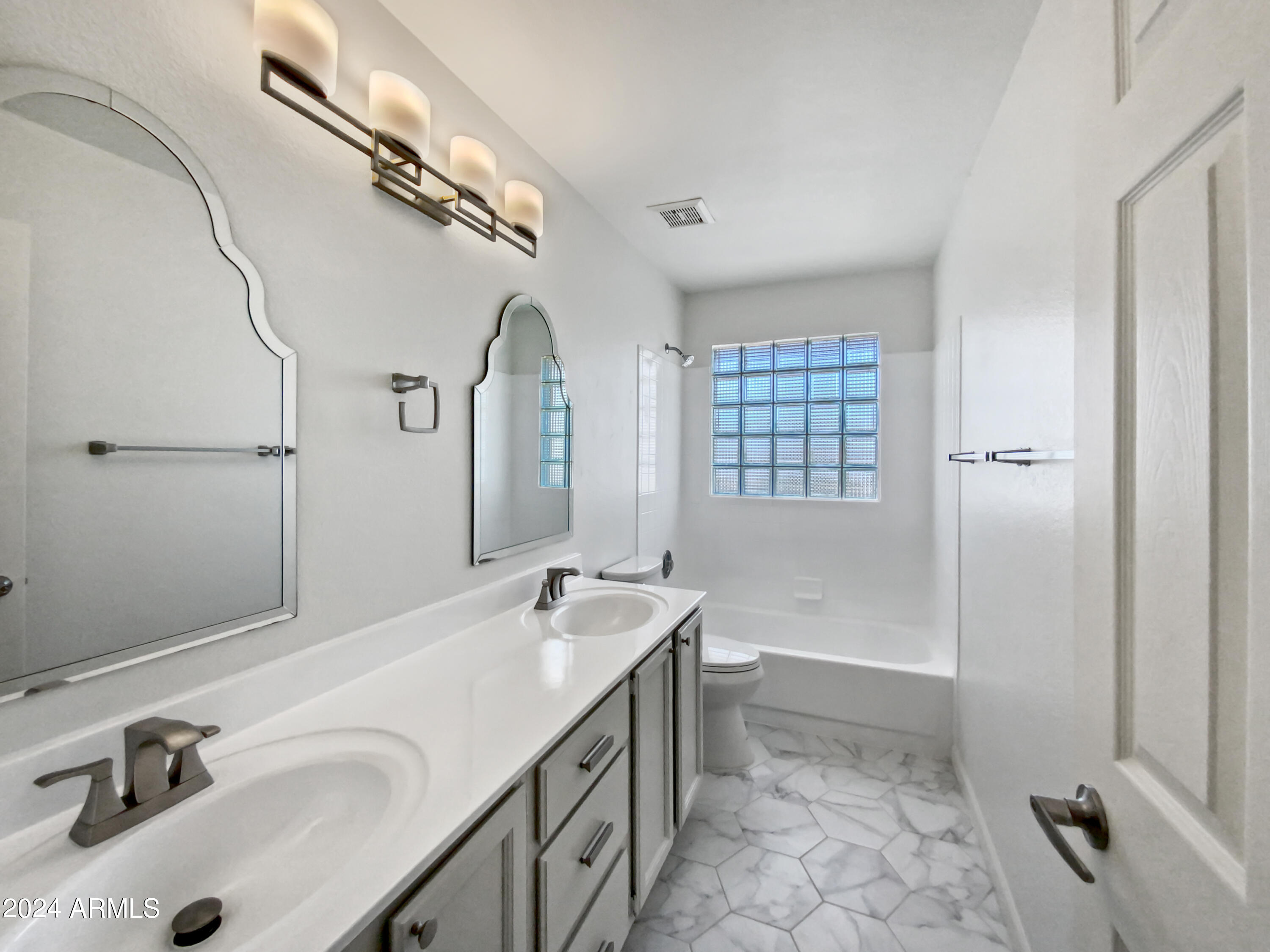 4025 E SAN ANGELO Avenue