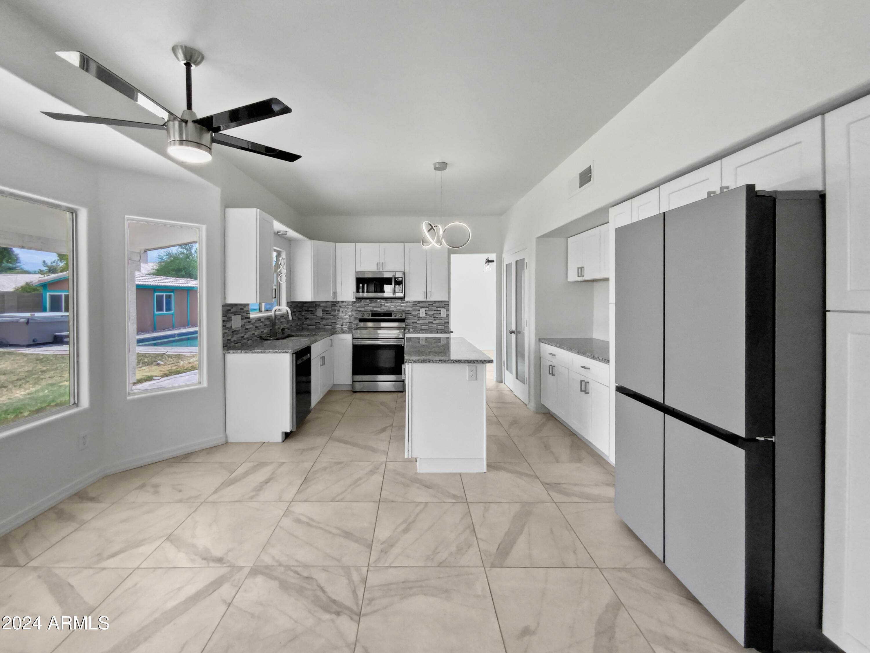 4025 E SAN ANGELO Avenue