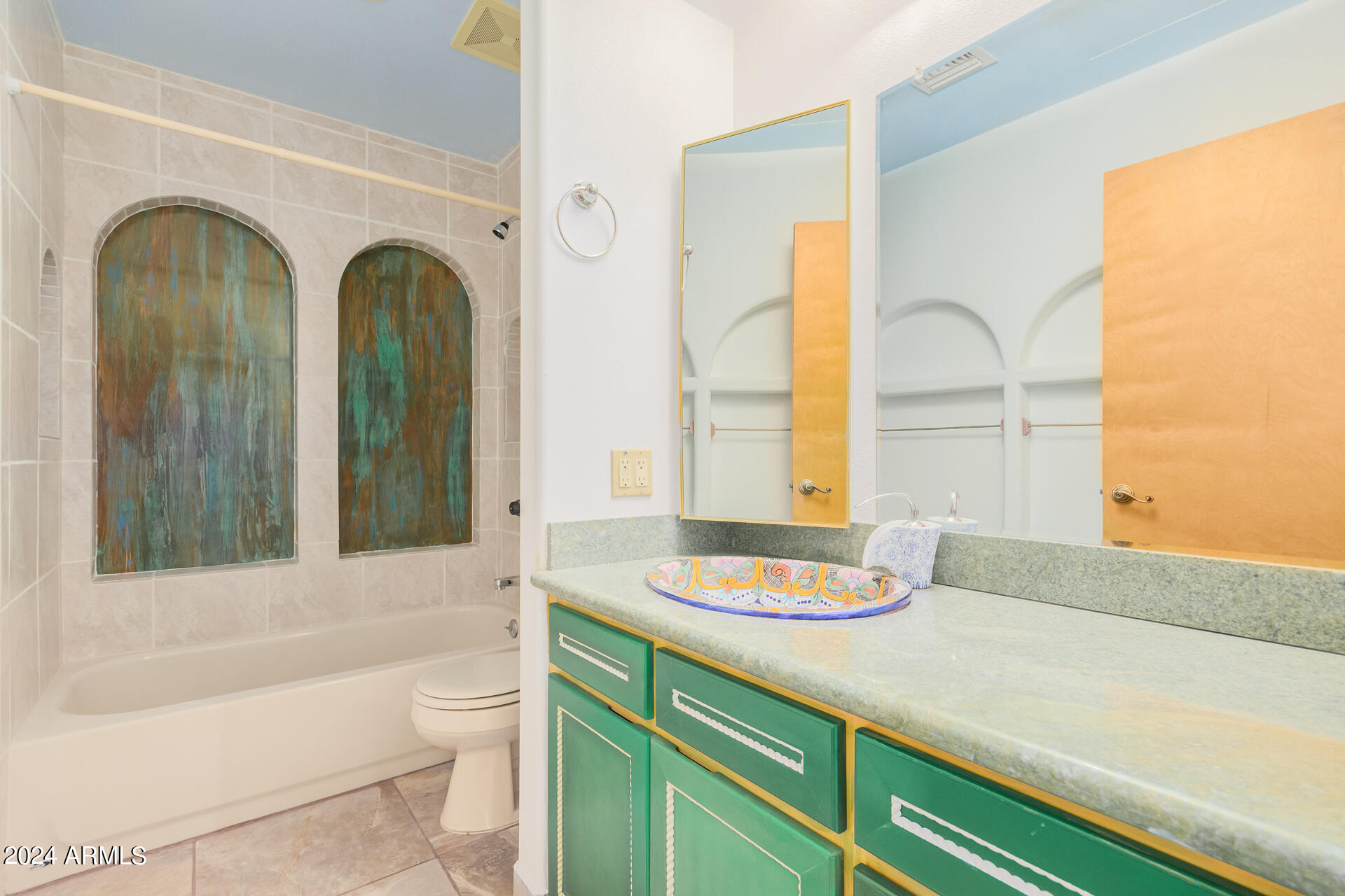 4242 E TURNEY Avenue