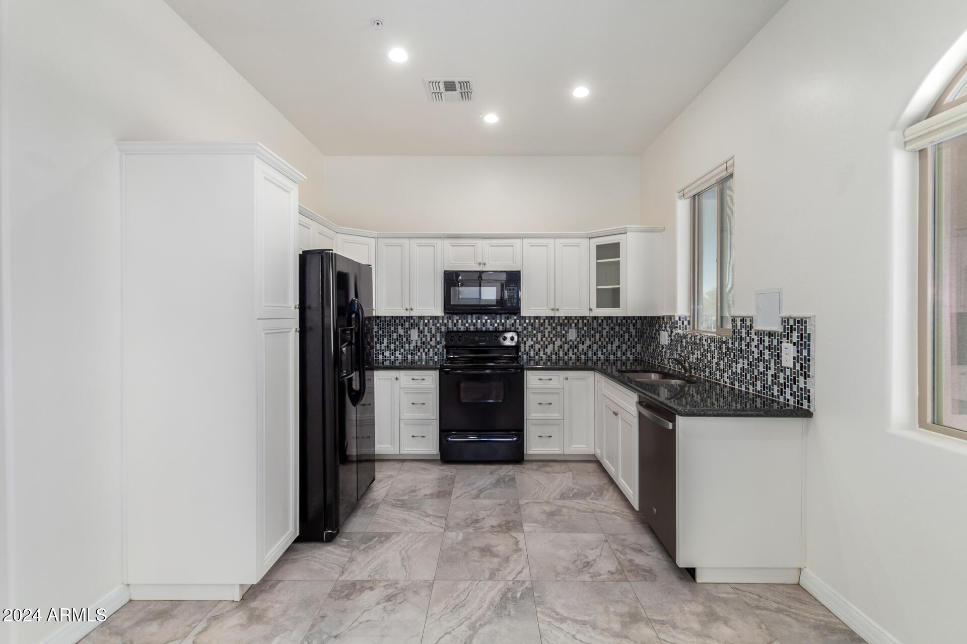 16217 W SKINNER Road