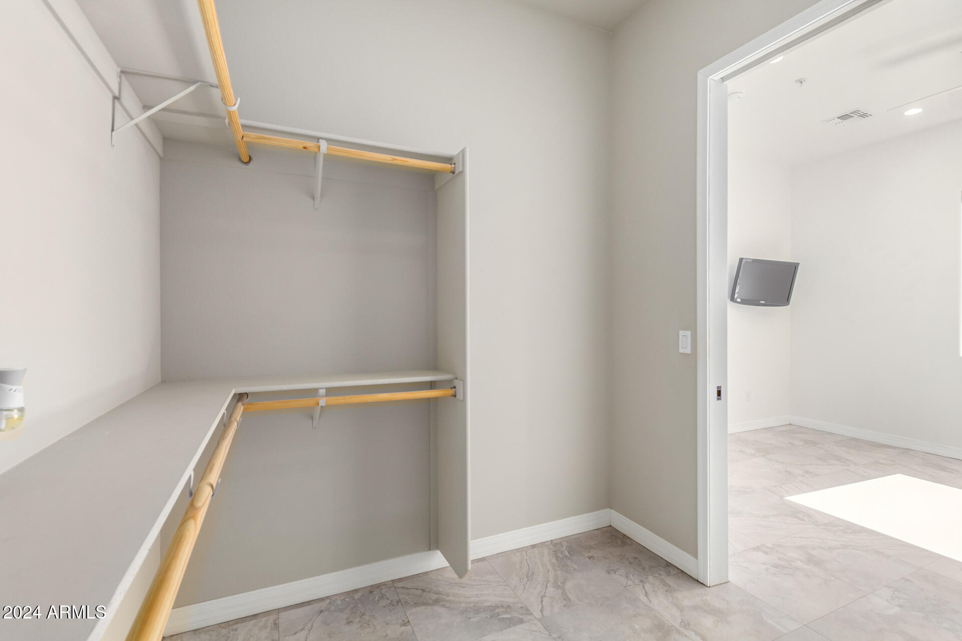 16217 W SKINNER Road