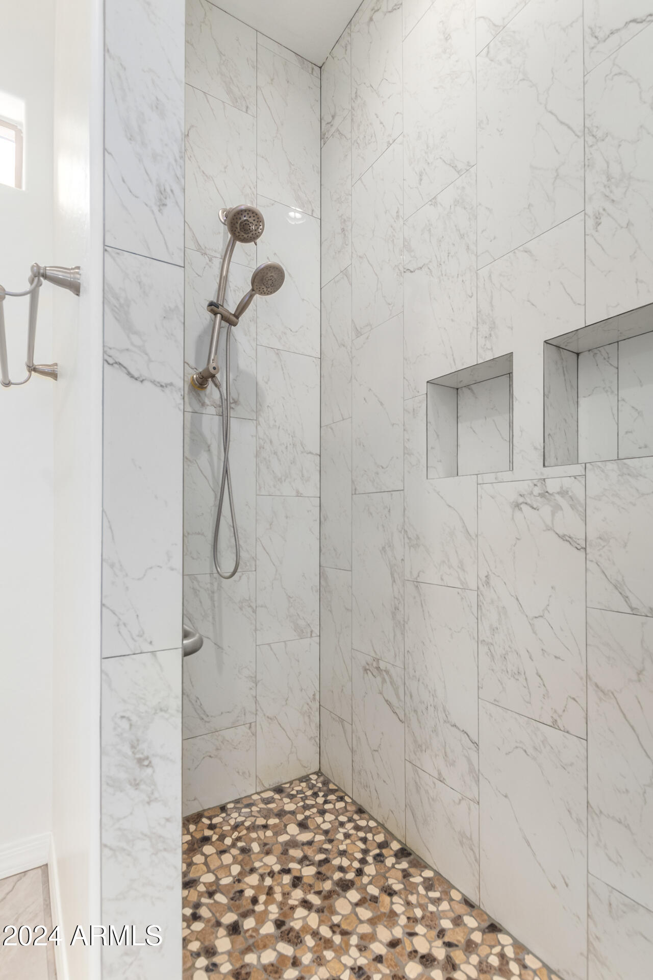 16217 W SKINNER Road