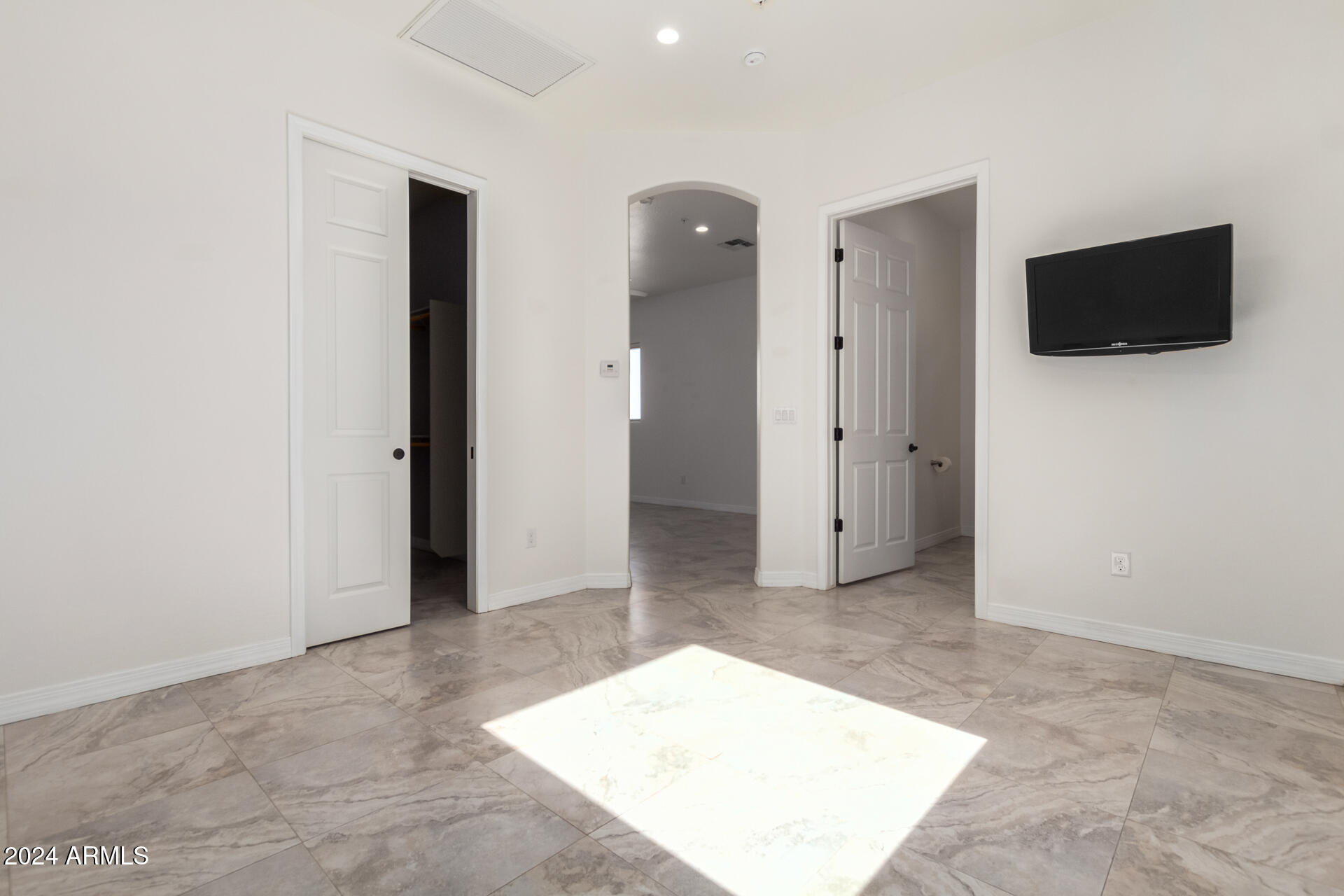 16217 W SKINNER Road