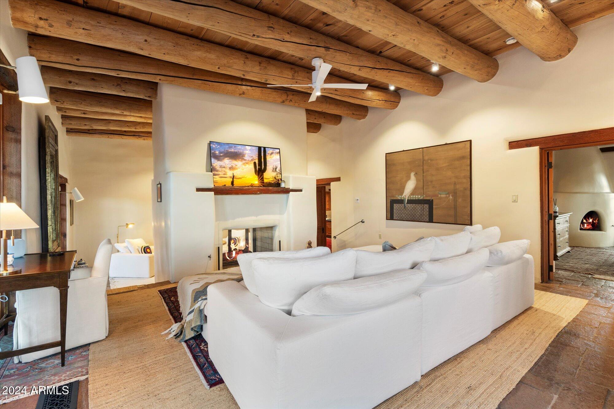 7614 E ROCKING CHAIR Road