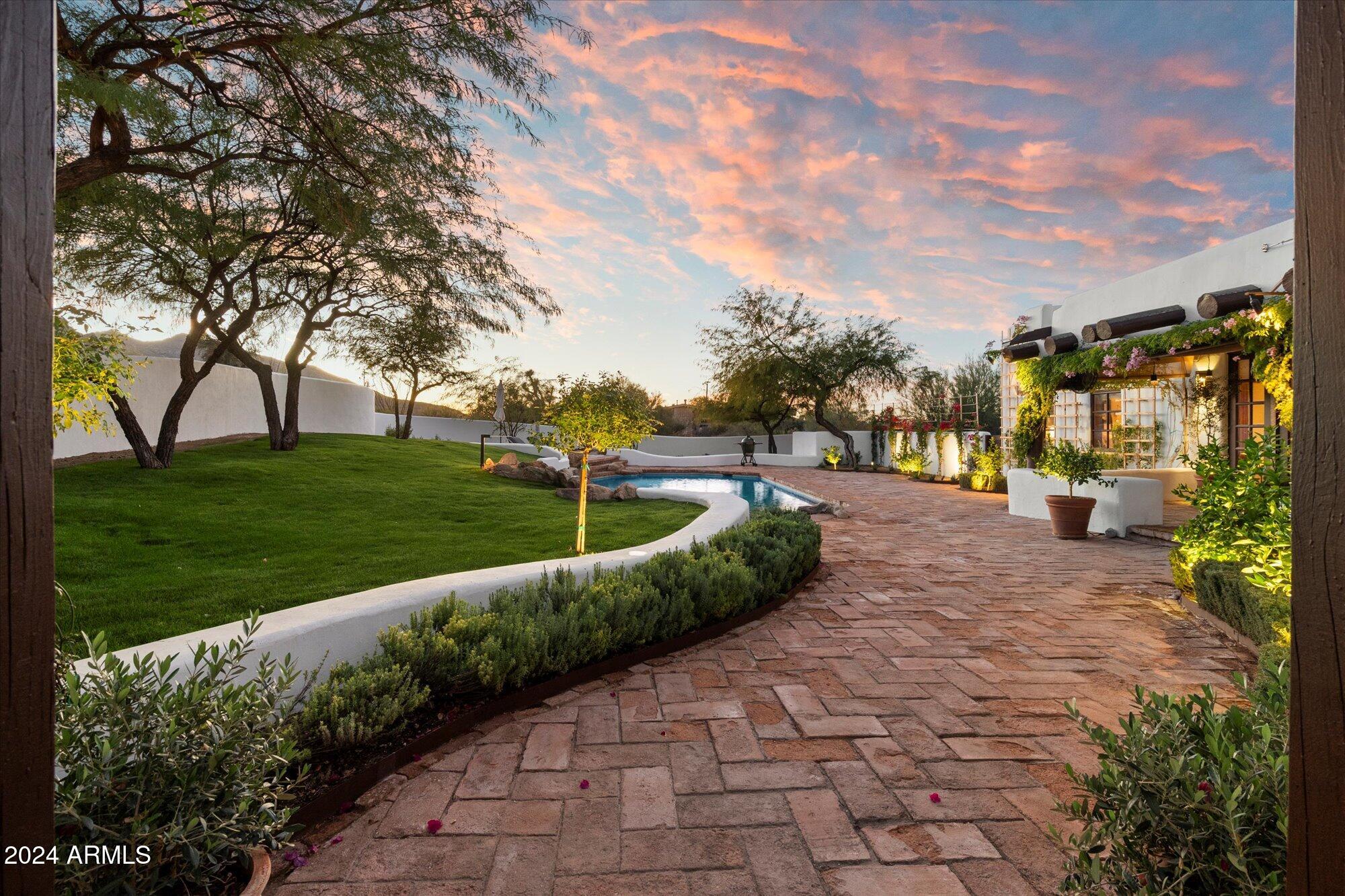 7614 E ROCKING CHAIR Road