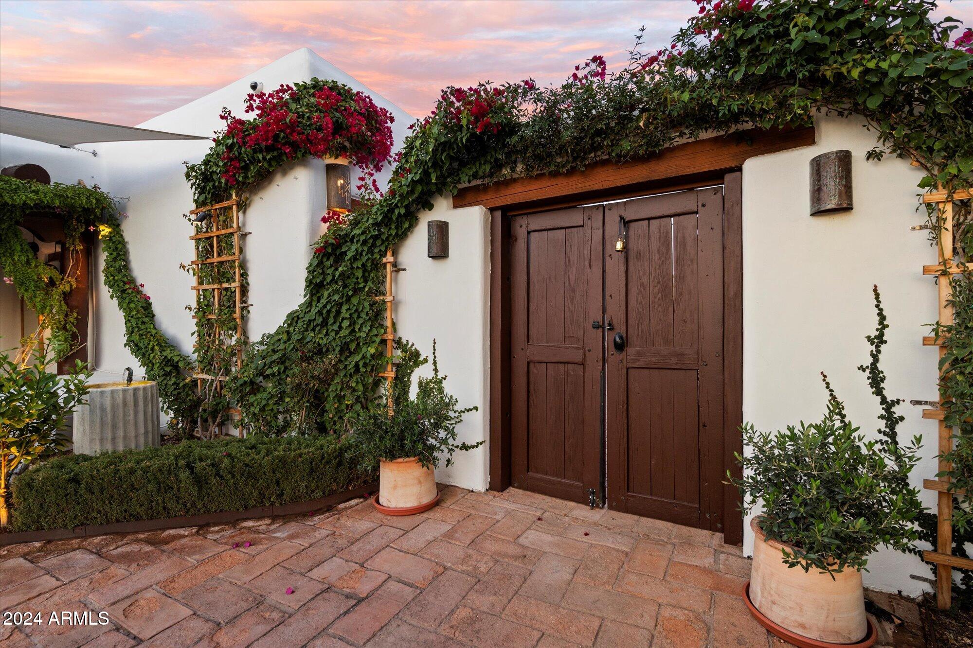 7614 E ROCKING CHAIR Road