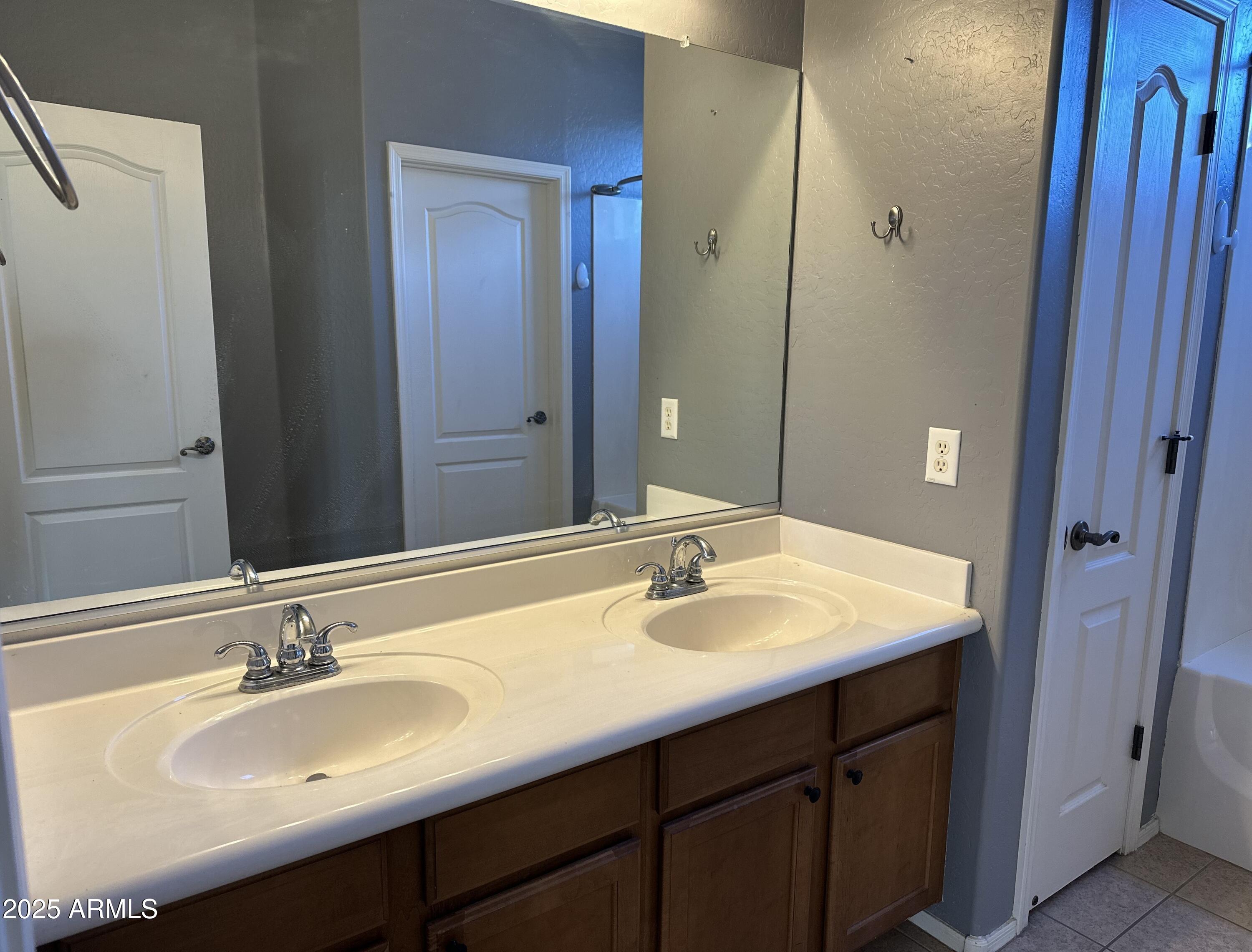 3886 S CRICKET Drive