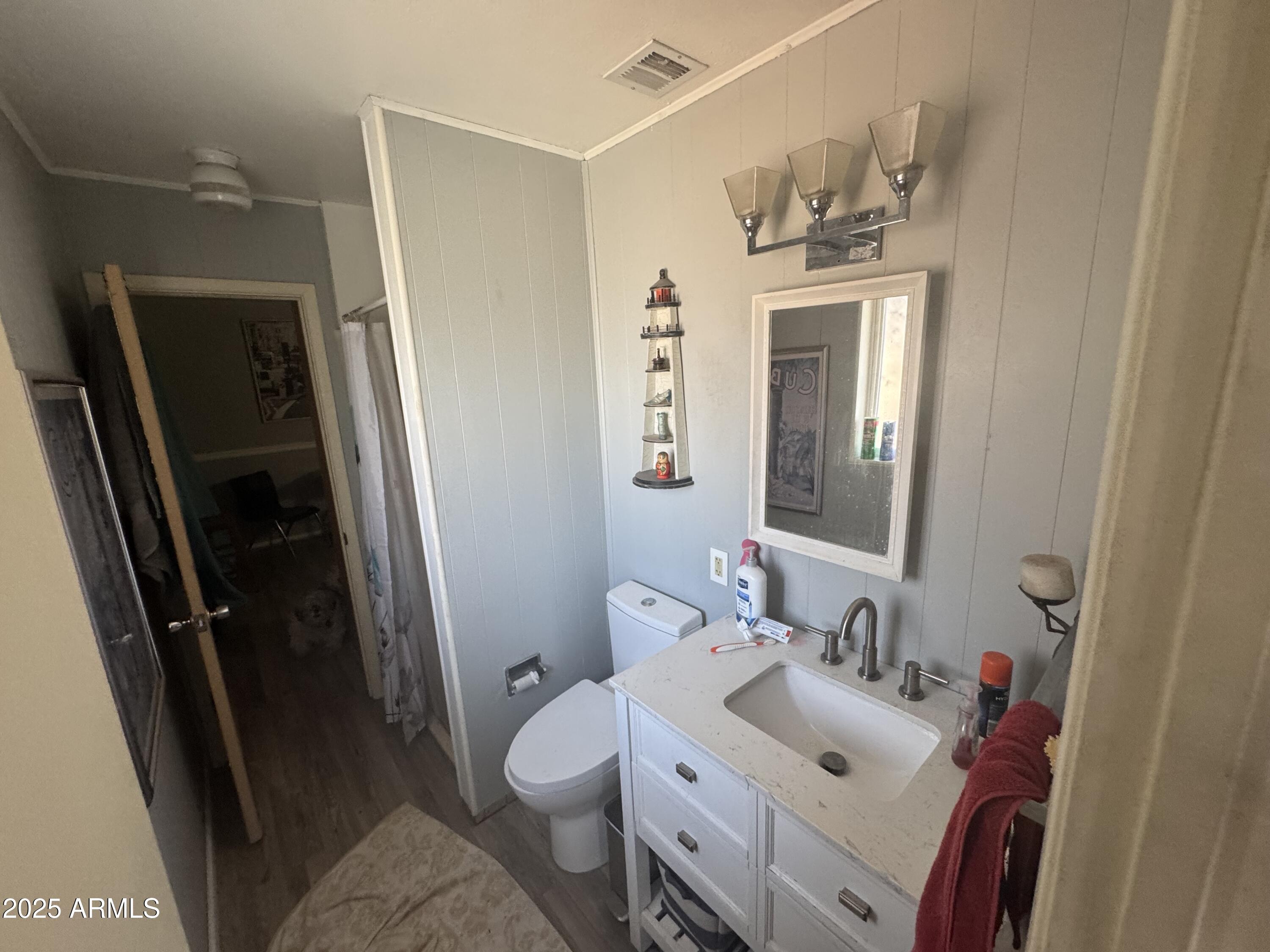 8702 E VERNON Avenue, 0