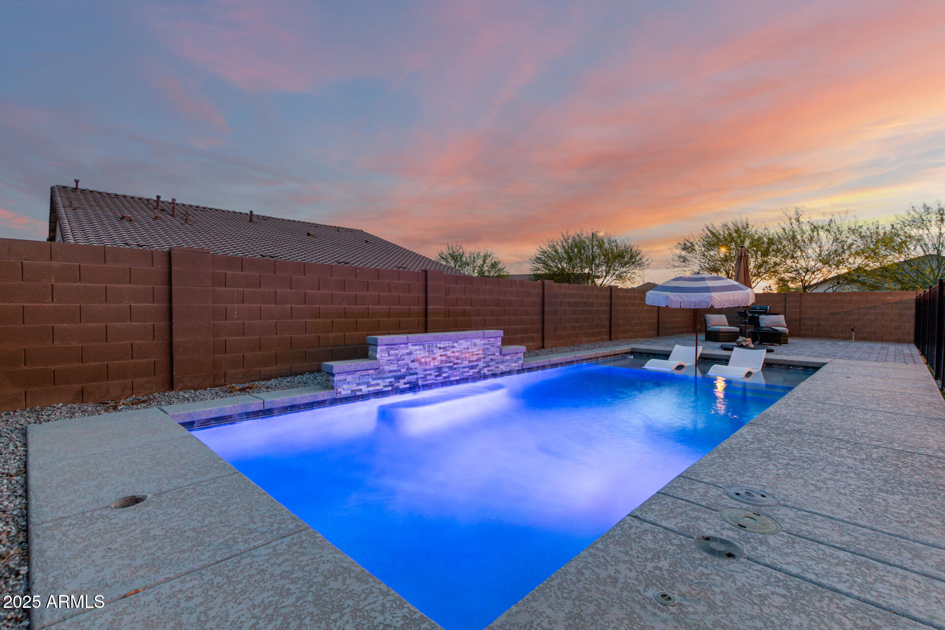 7829 W WARNER Street