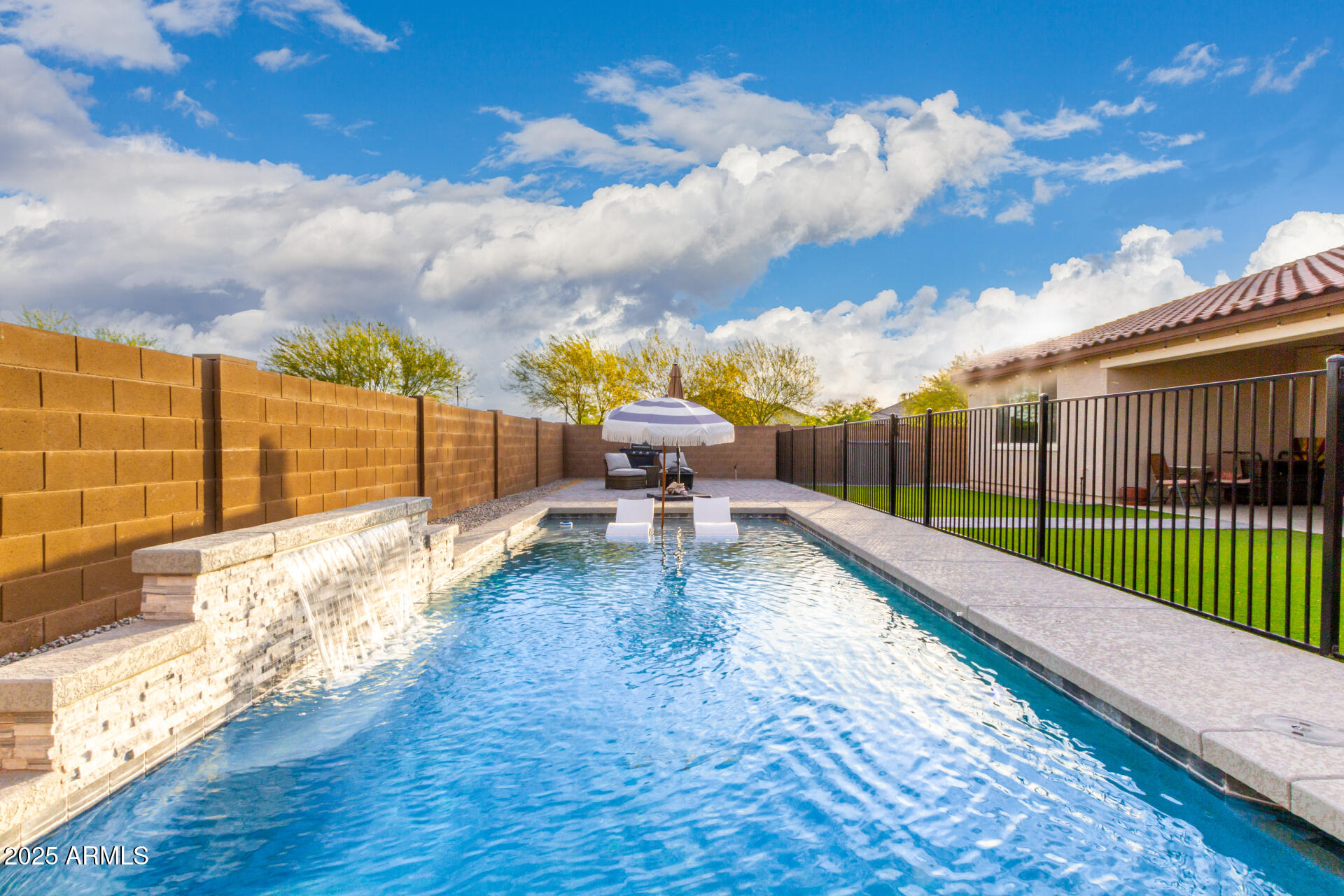 7829 W WARNER Street