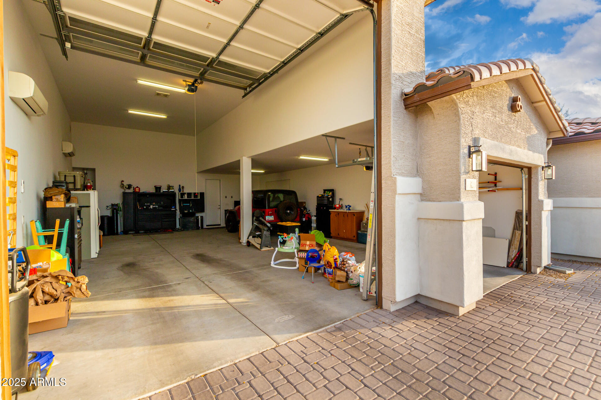 7829 W WARNER Street