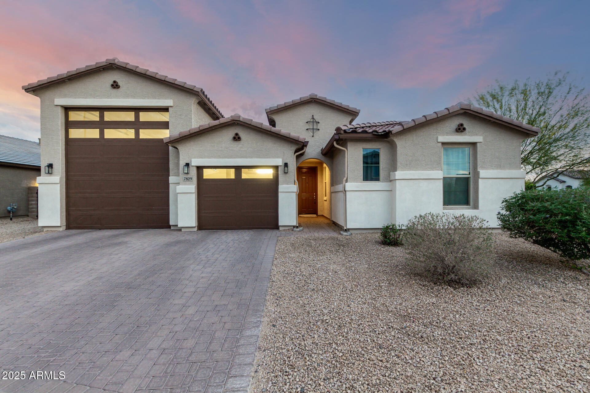 7829 W WARNER Street