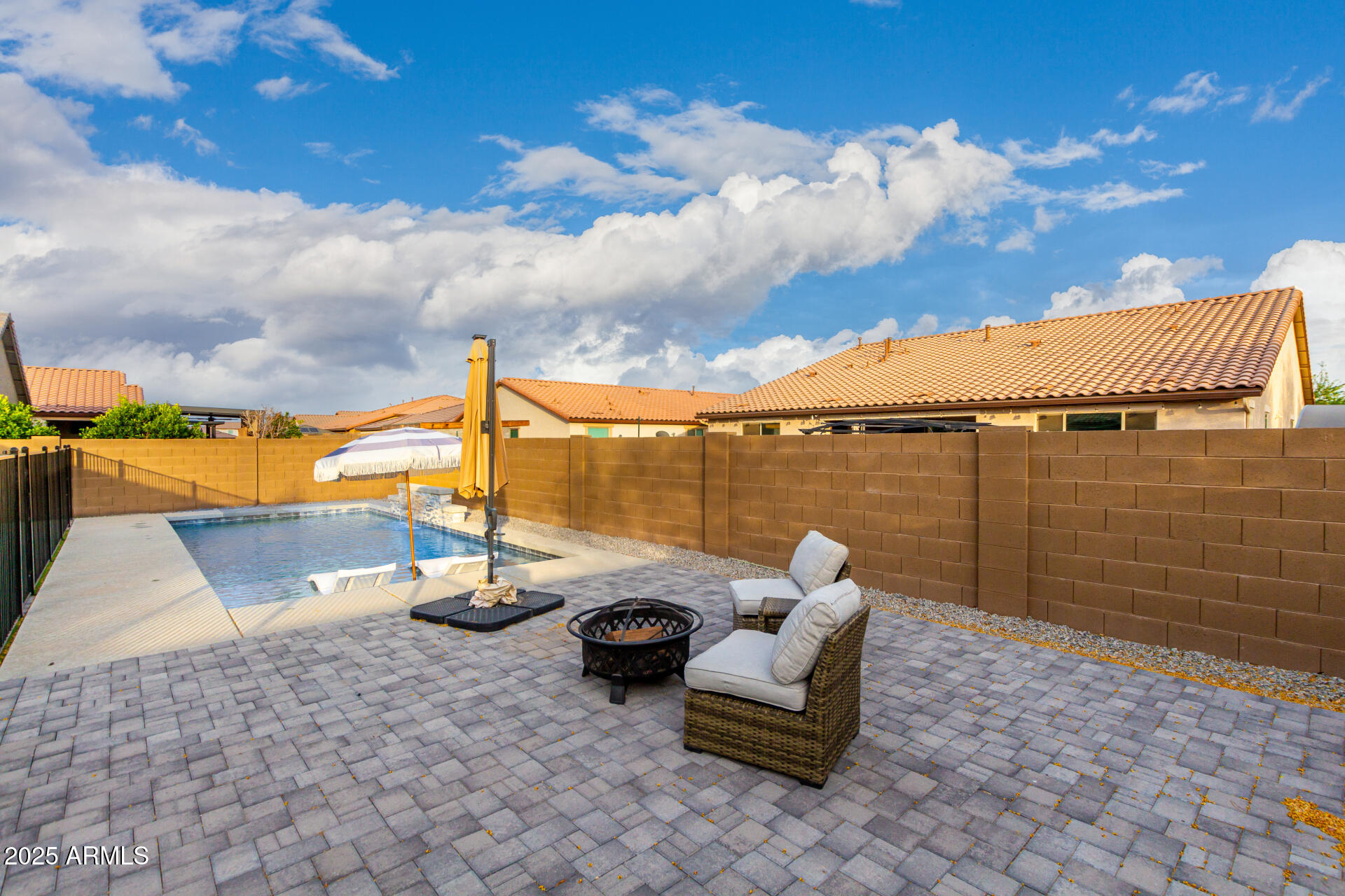 7829 W WARNER Street