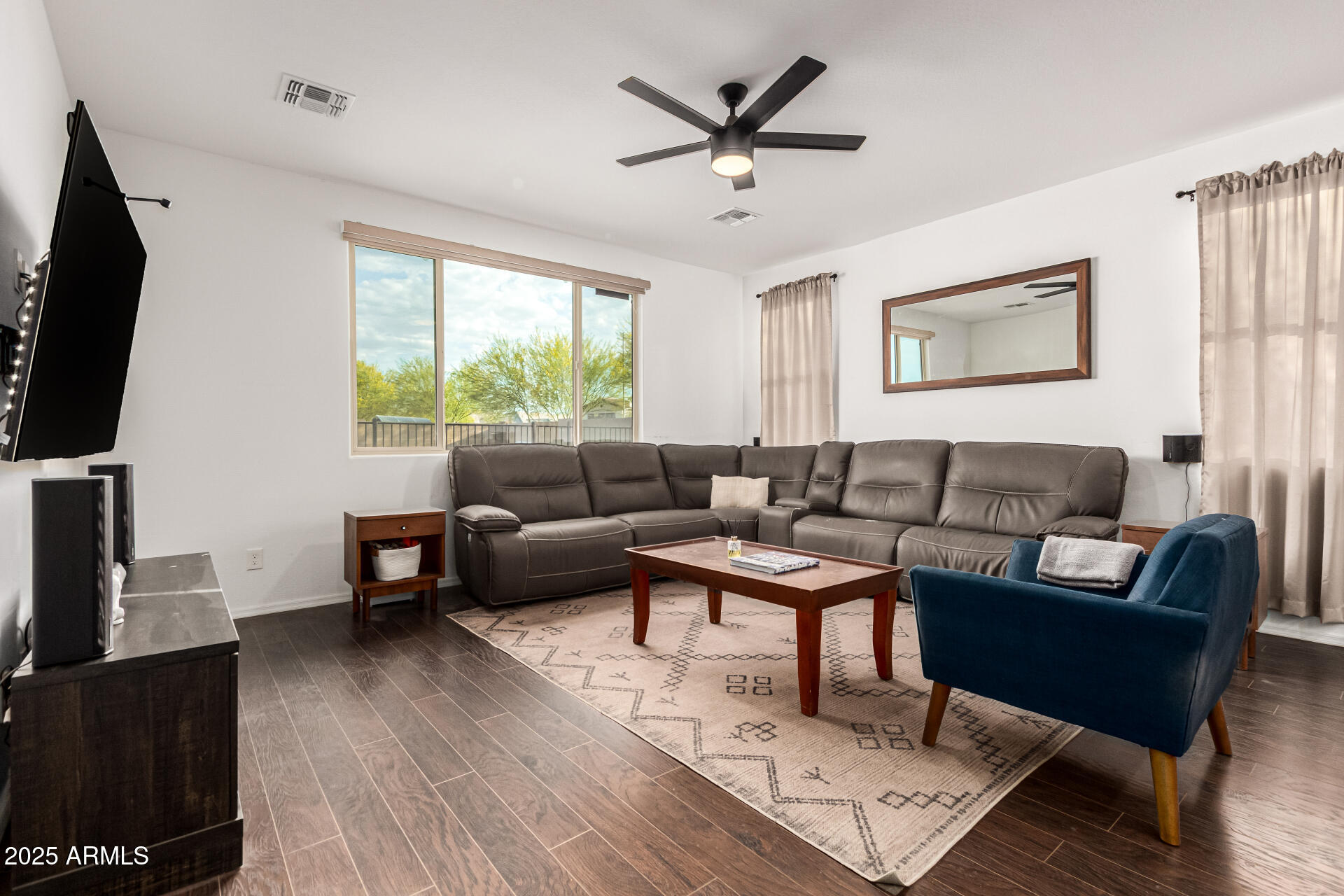 7829 W WARNER Street