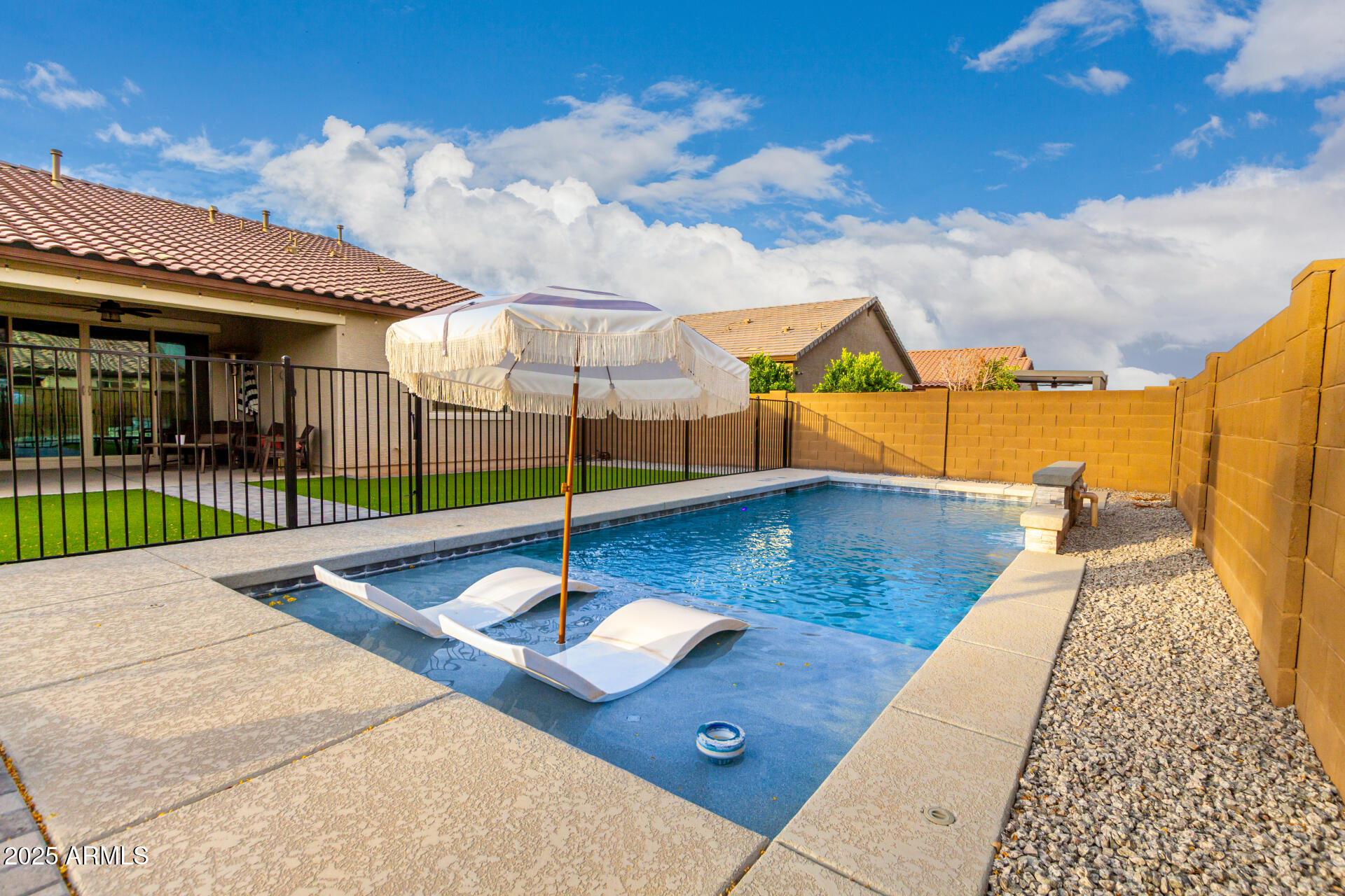 7829 W WARNER Street