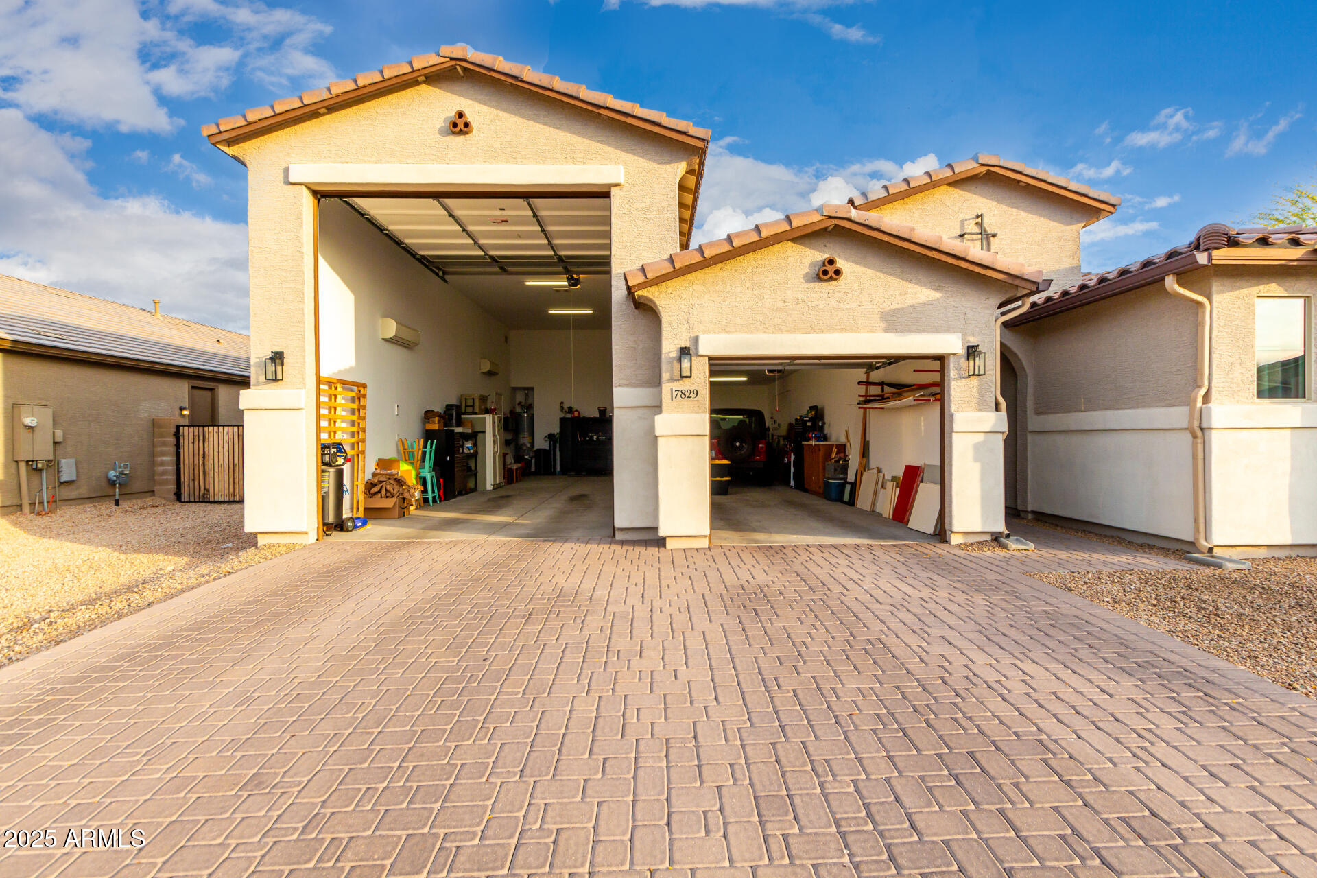 7829 W WARNER Street