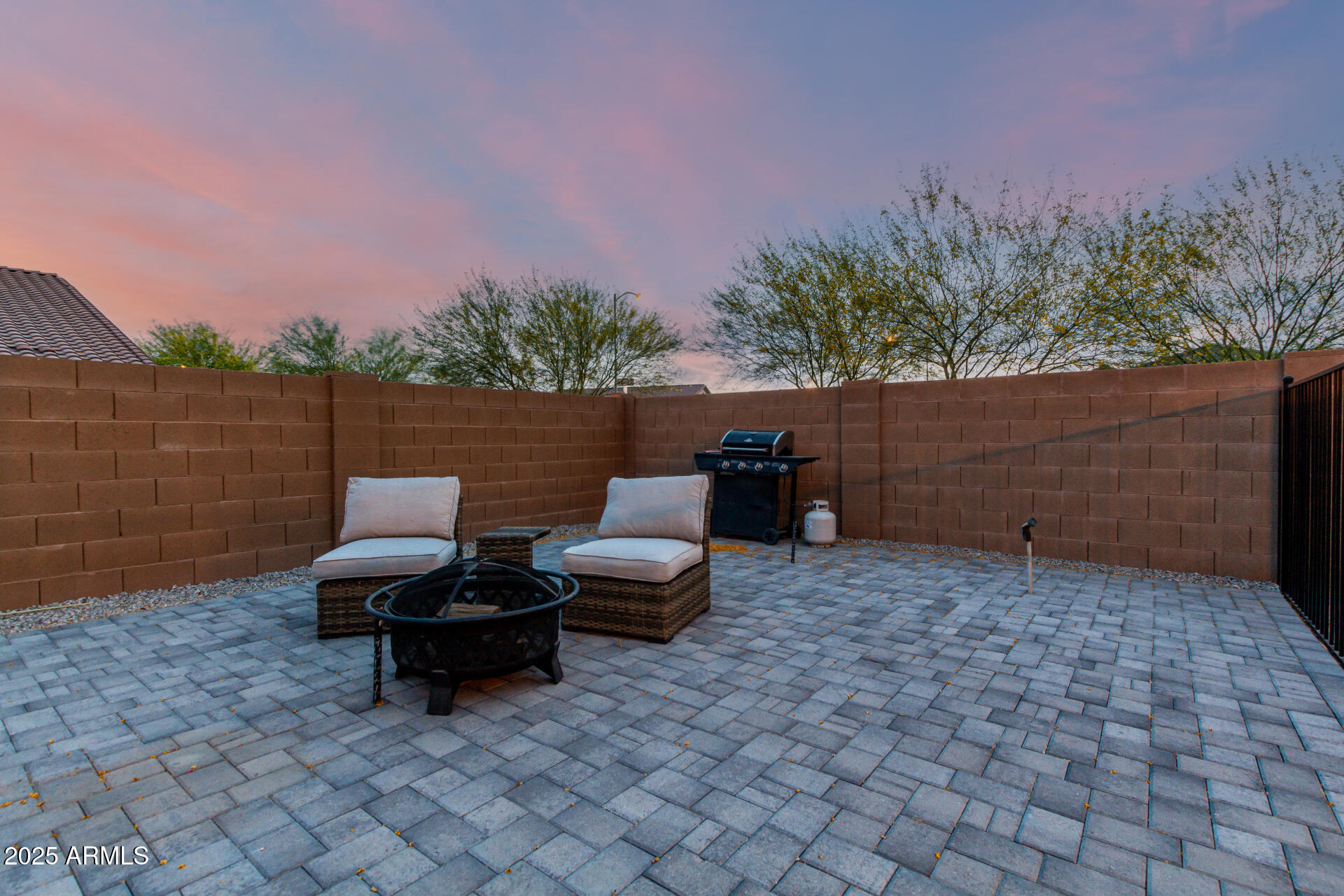 7829 W WARNER Street