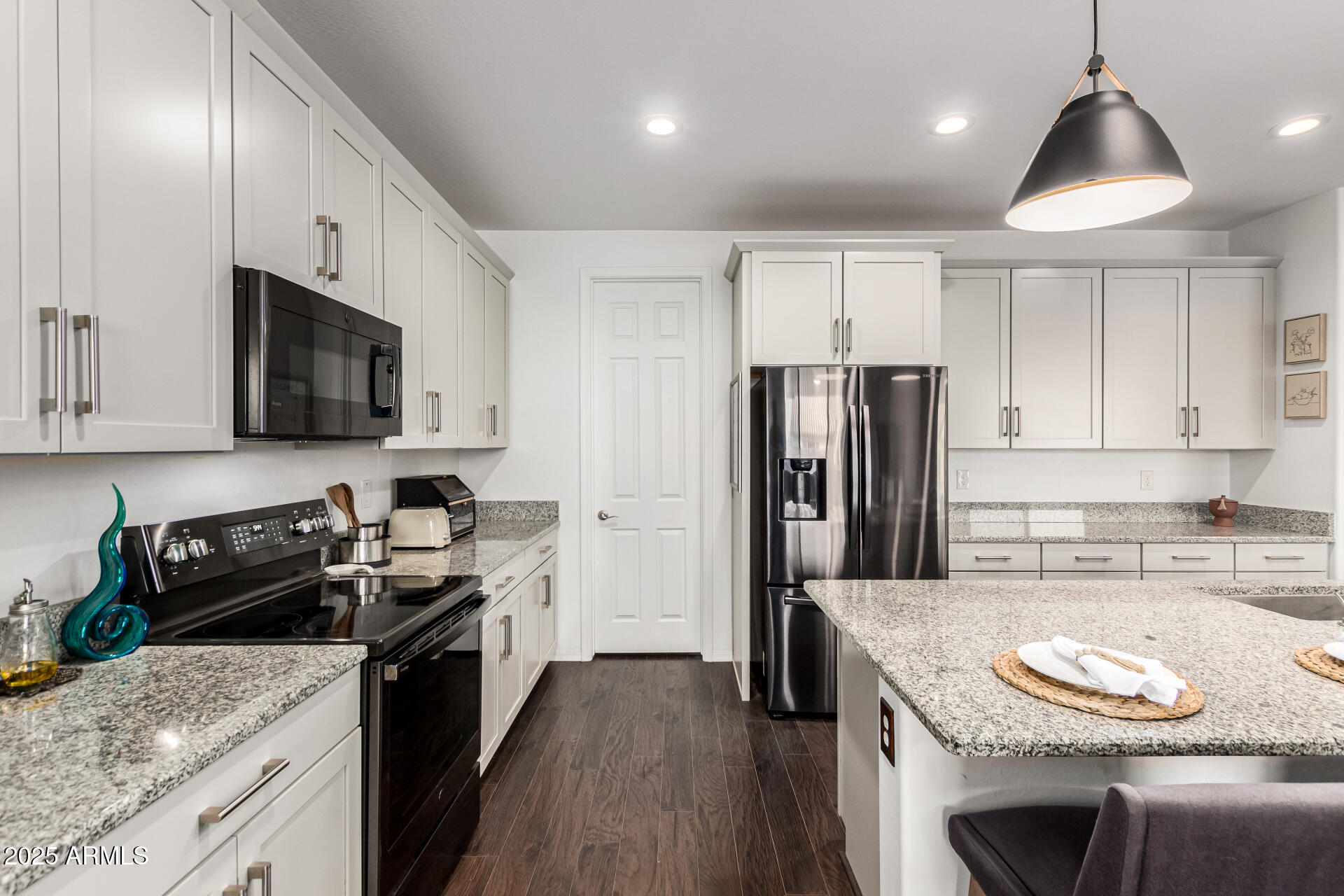 7829 W WARNER Street