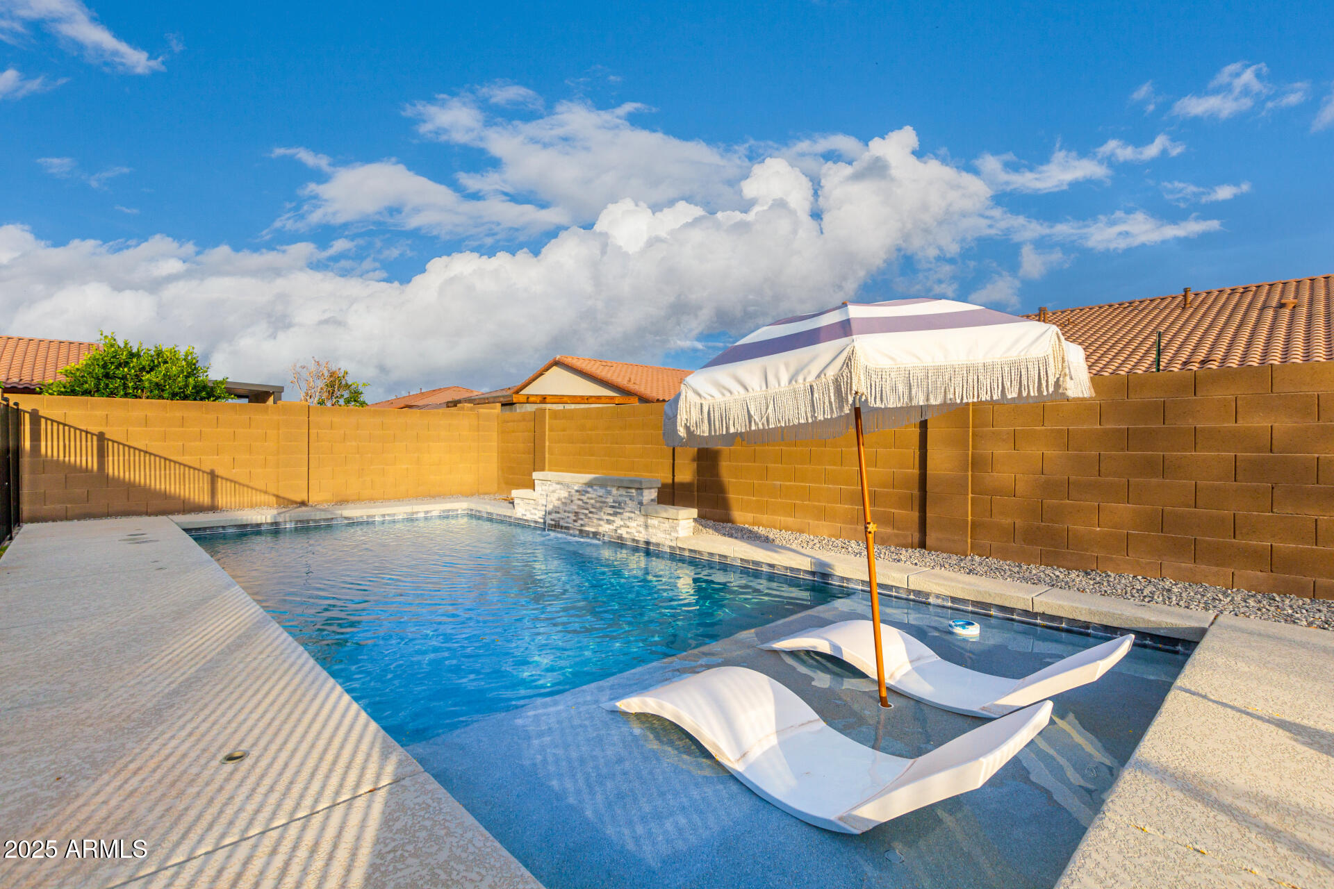 7829 W WARNER Street