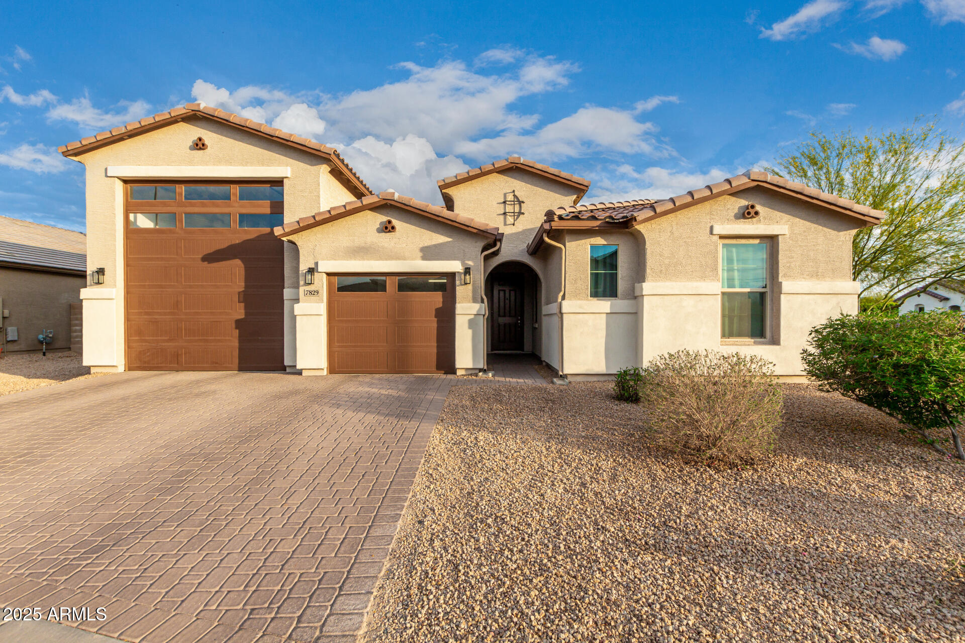 7829 W WARNER Street