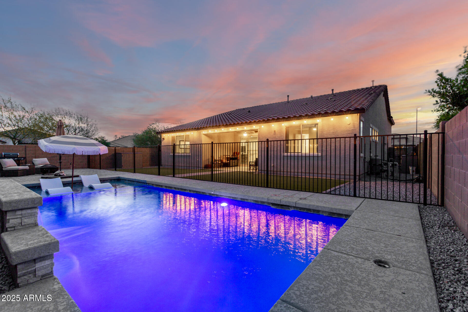 7829 W WARNER Street