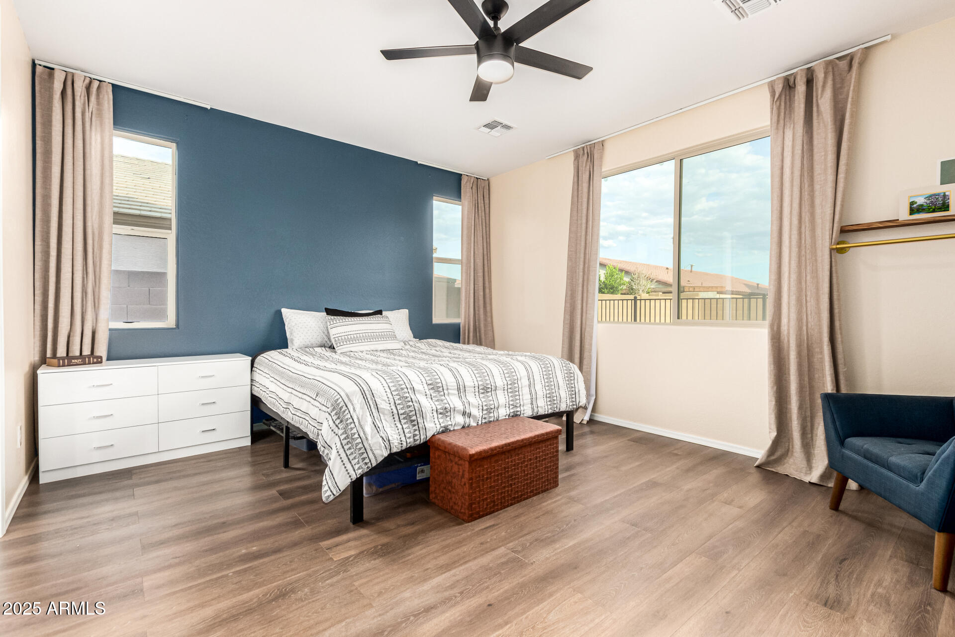 7829 W WARNER Street