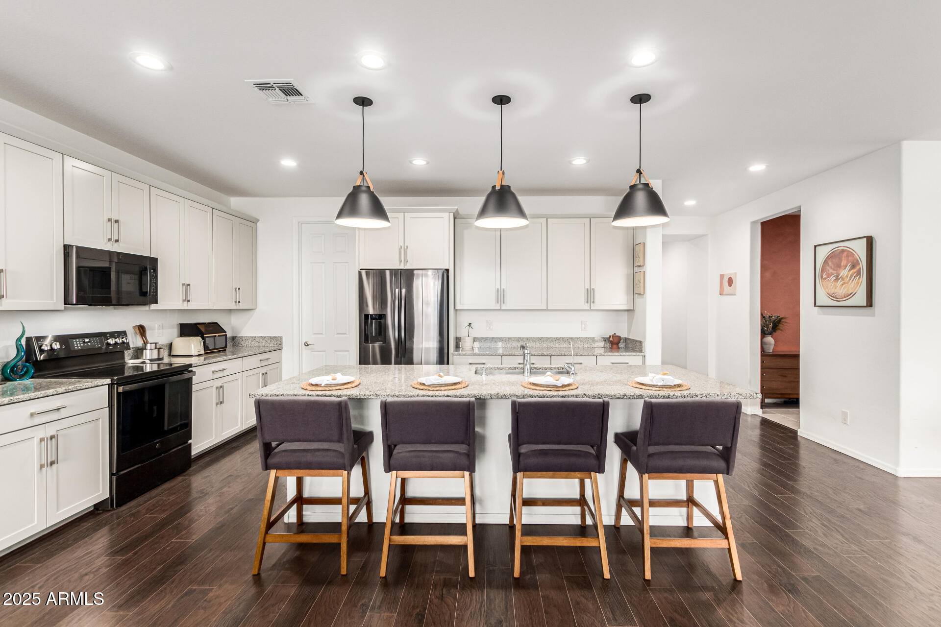 7829 W WARNER Street