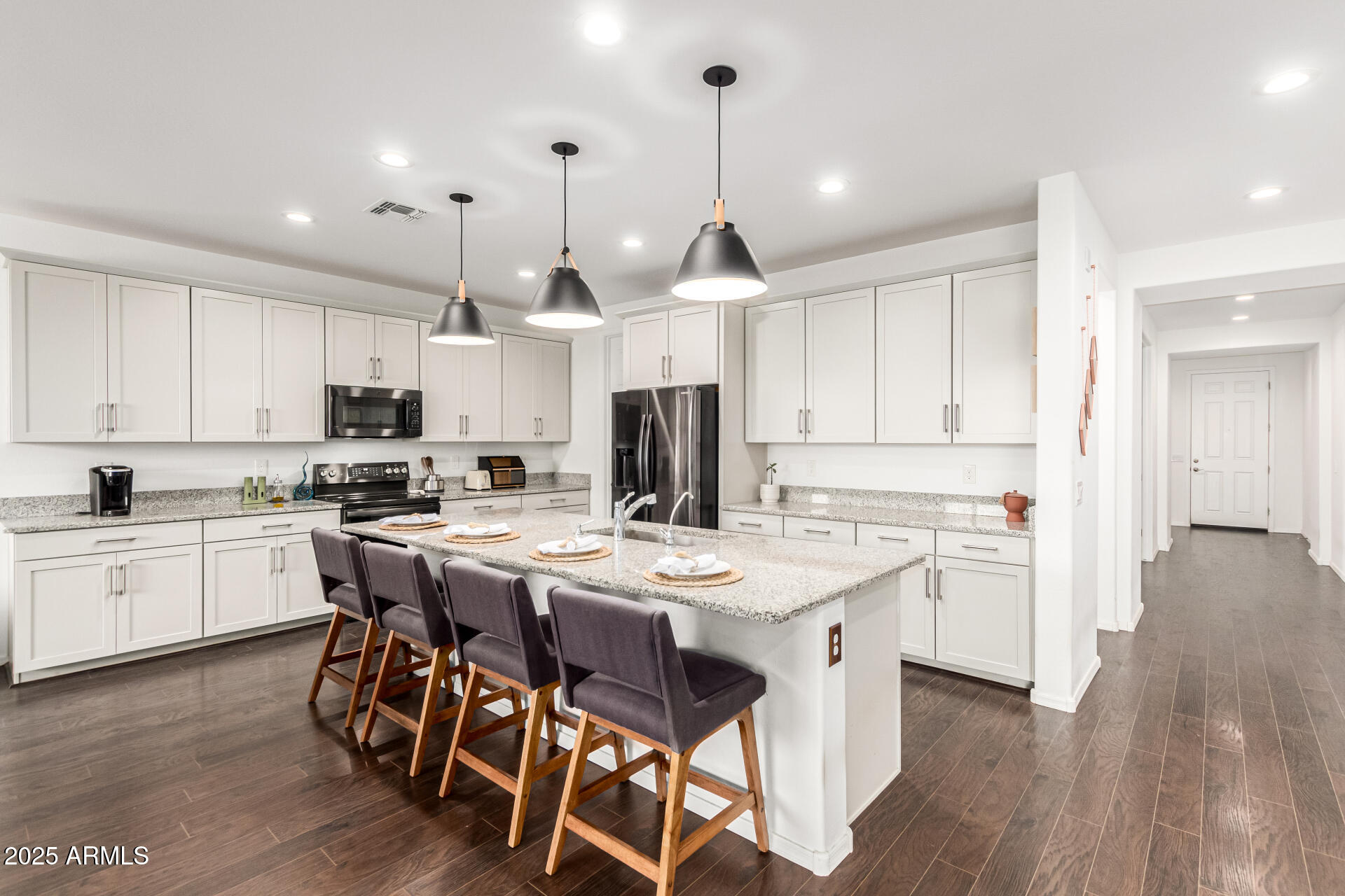 7829 W WARNER Street