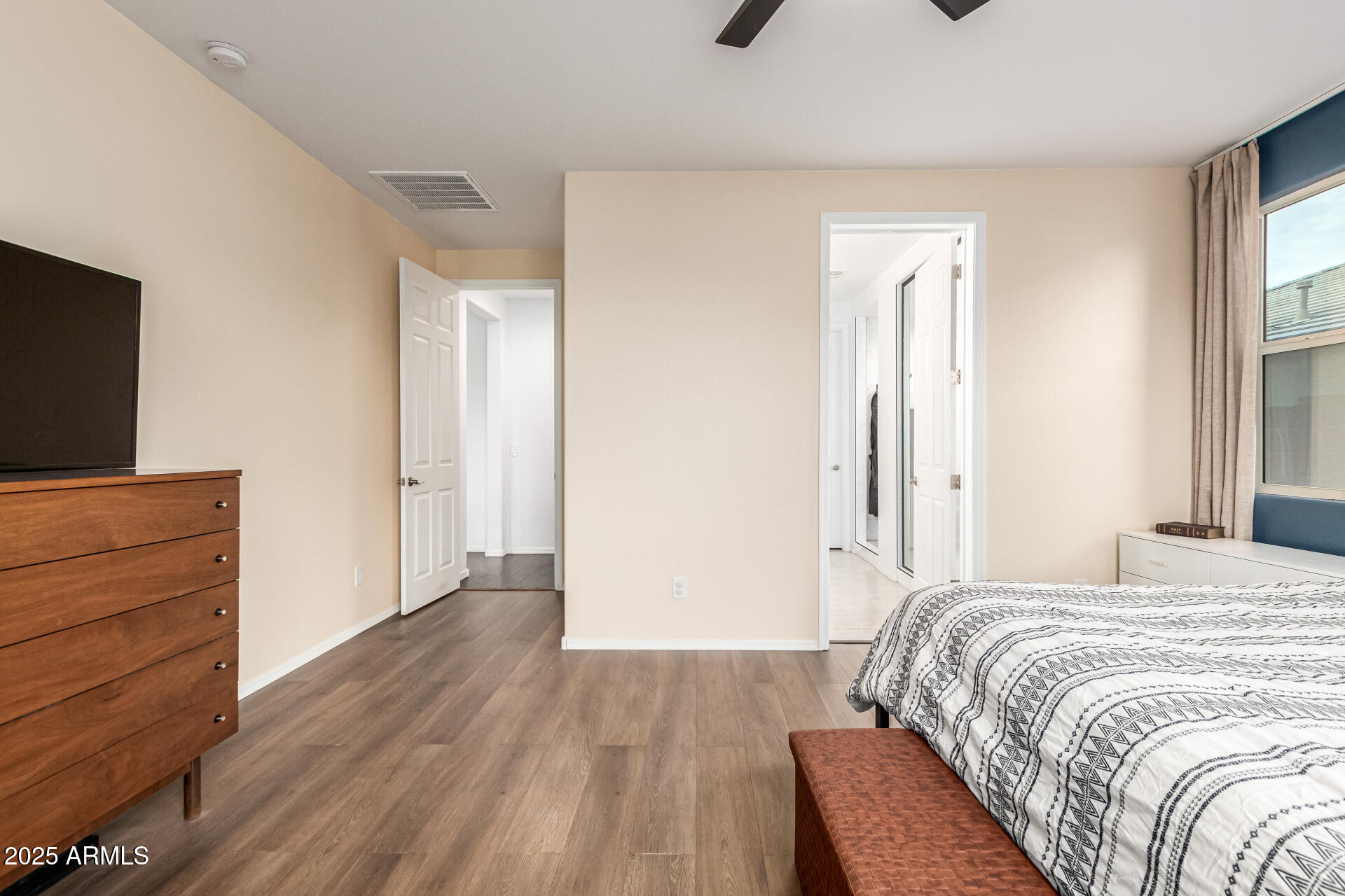 7829 W WARNER Street