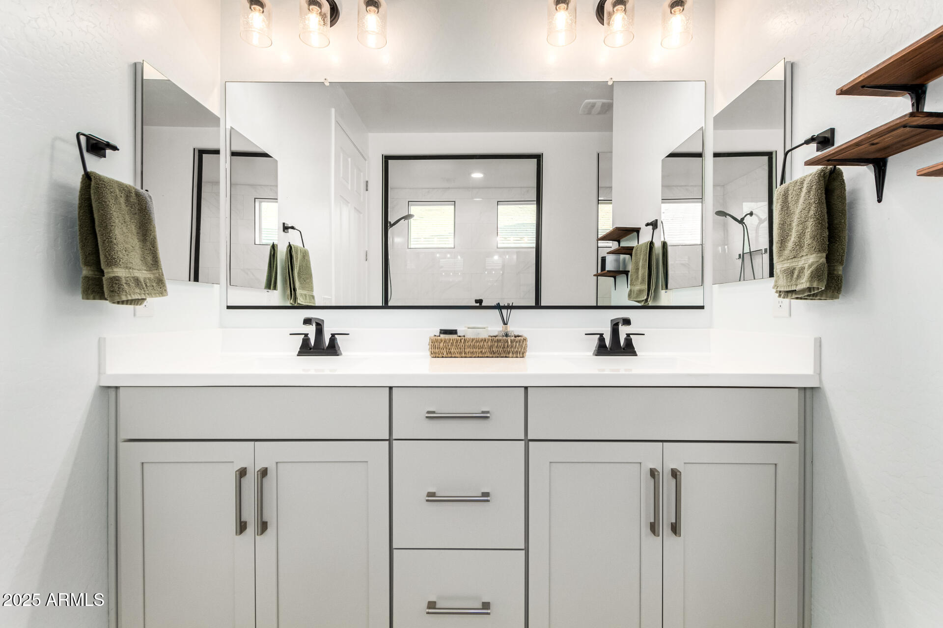 7829 W WARNER Street