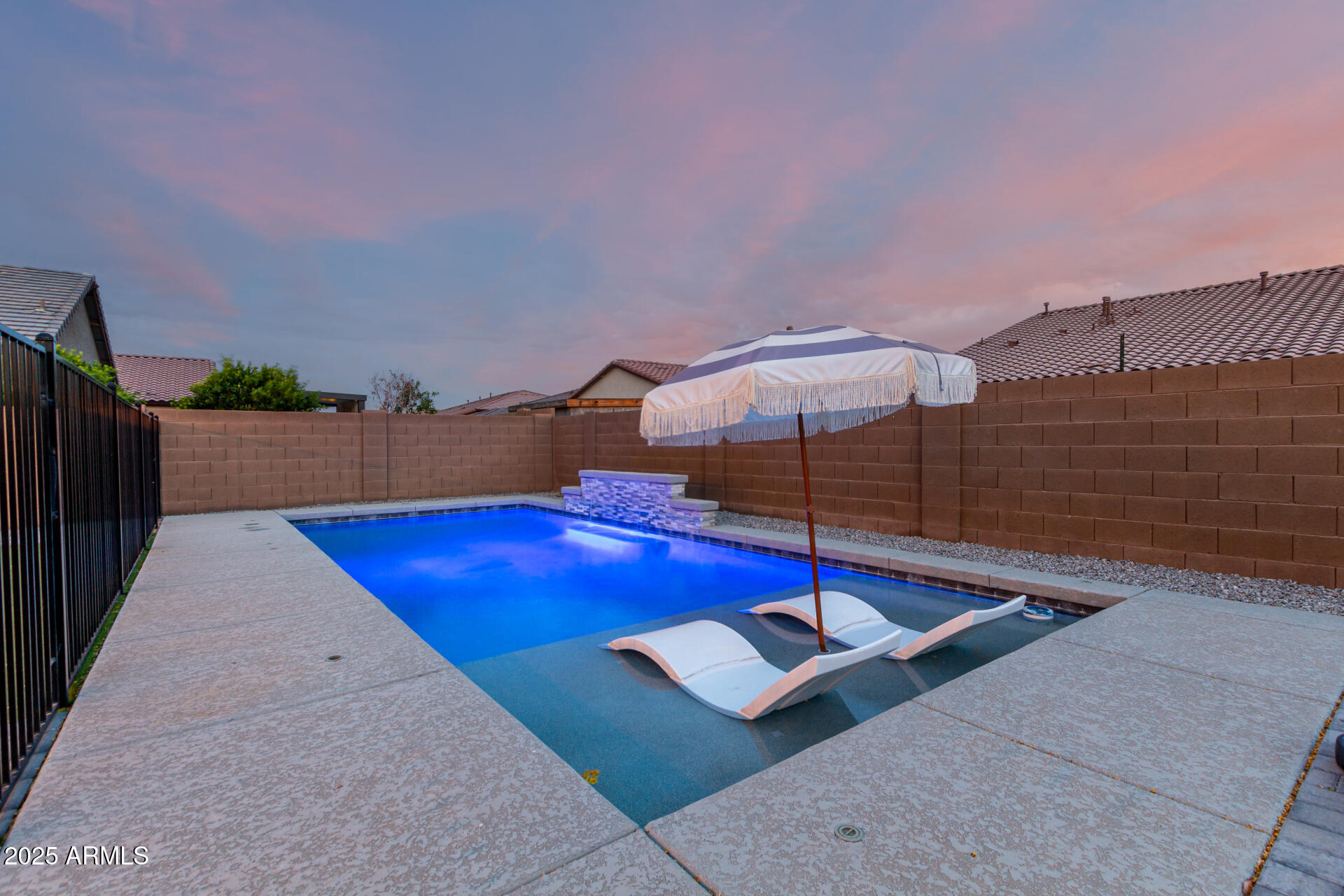 7829 W WARNER Street