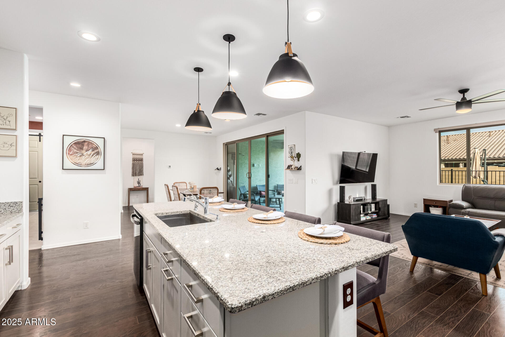 7829 W WARNER Street