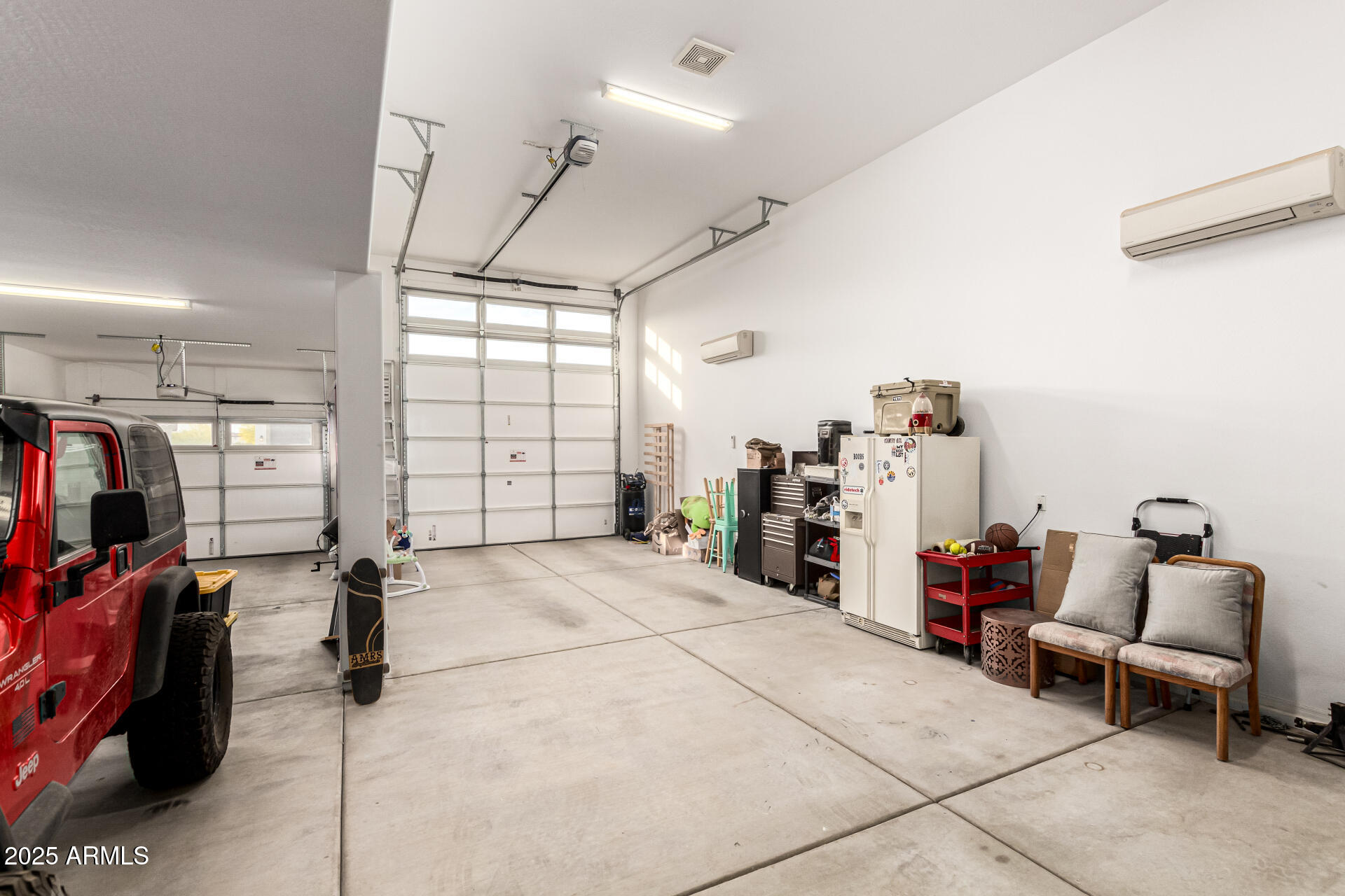 7829 W WARNER Street