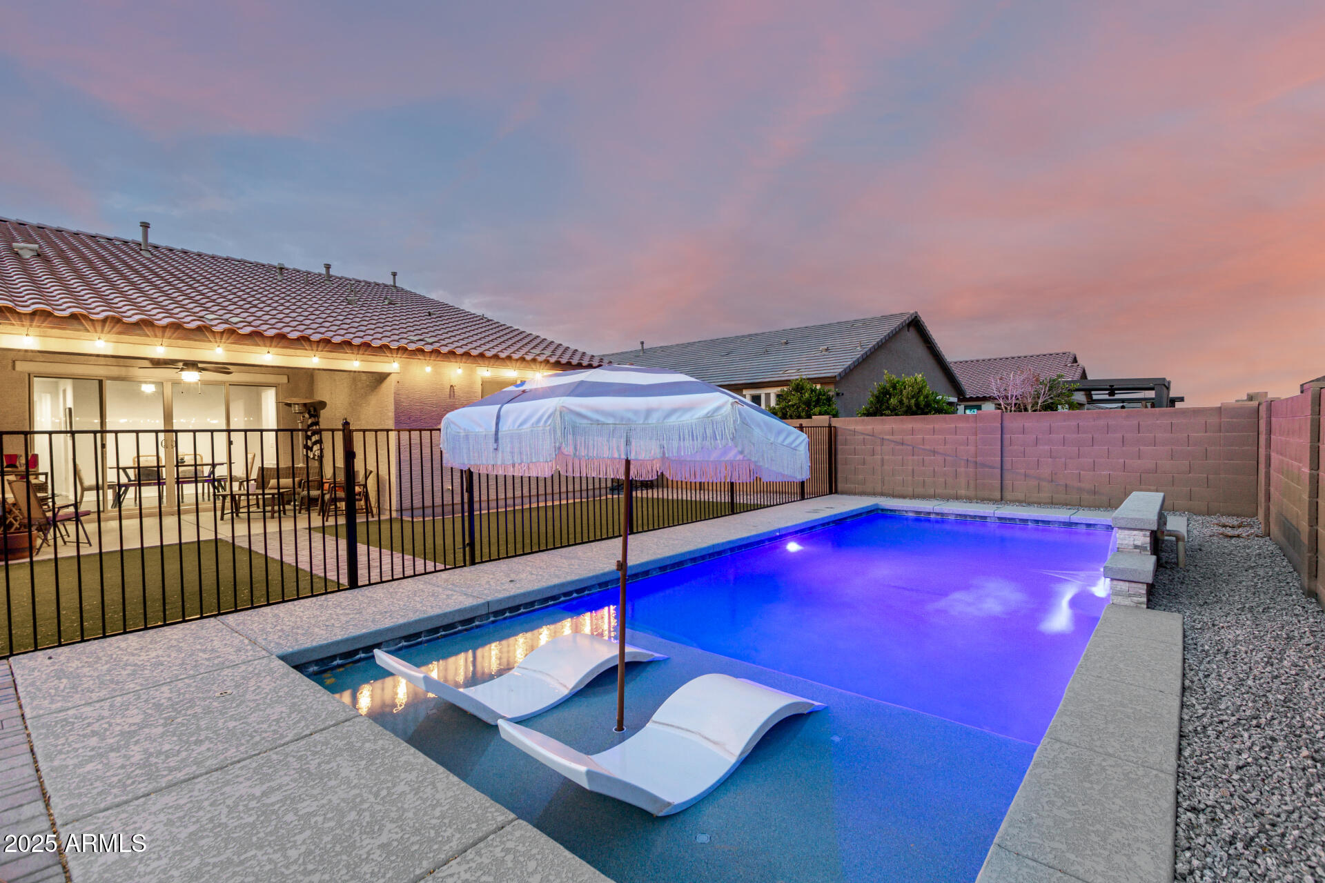 7829 W WARNER Street