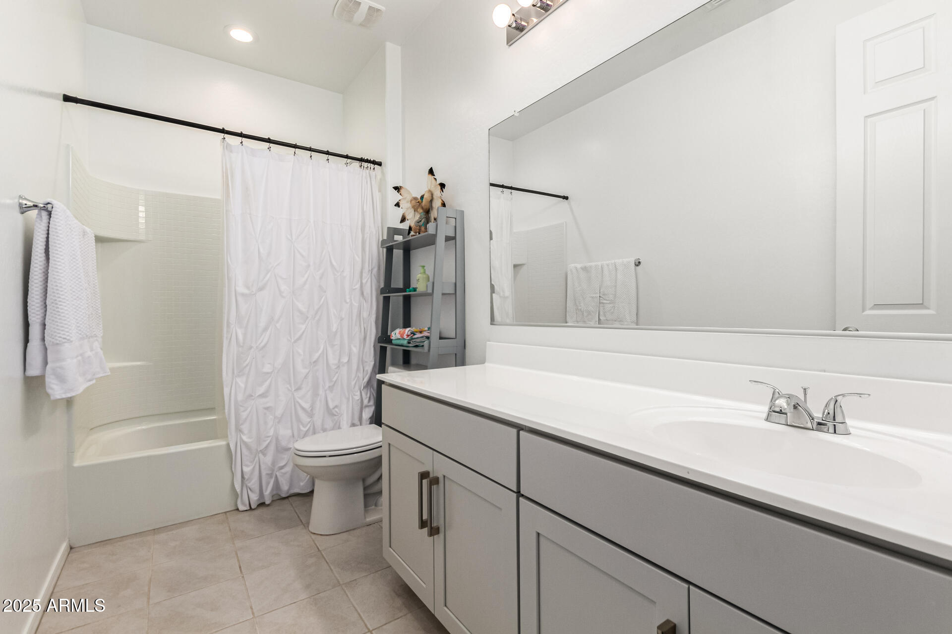 7829 W WARNER Street