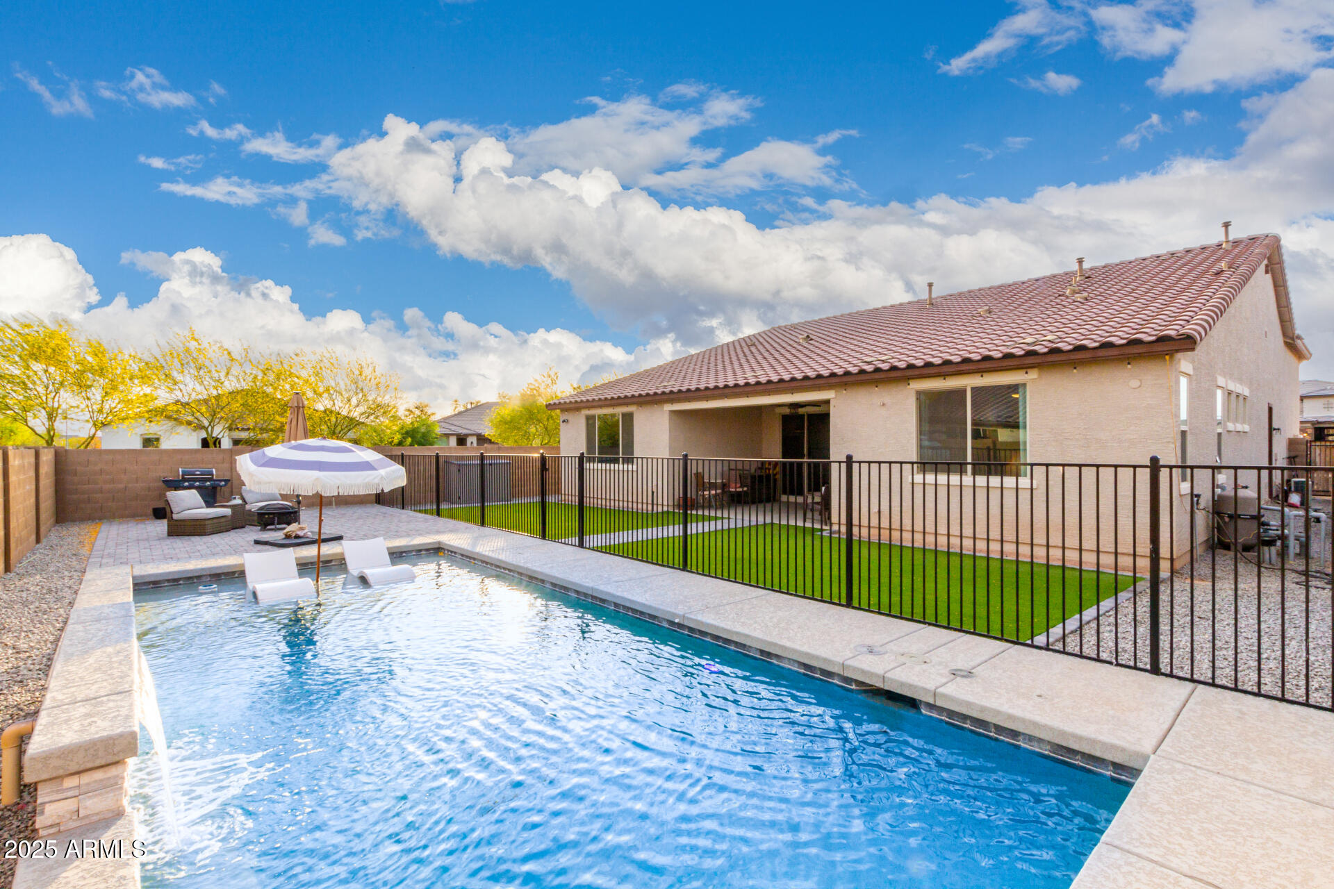 7829 W WARNER Street