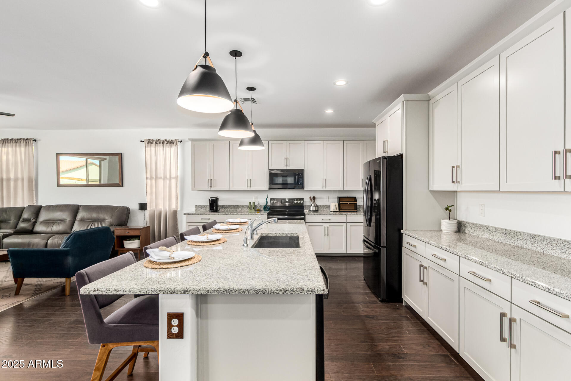 7829 W WARNER Street