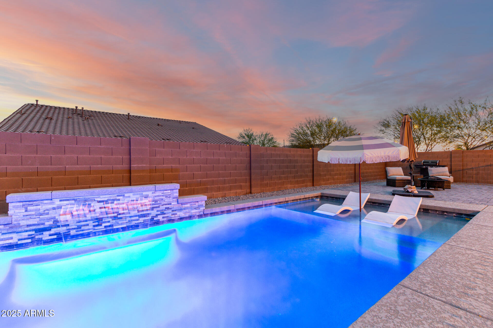 7829 W WARNER Street